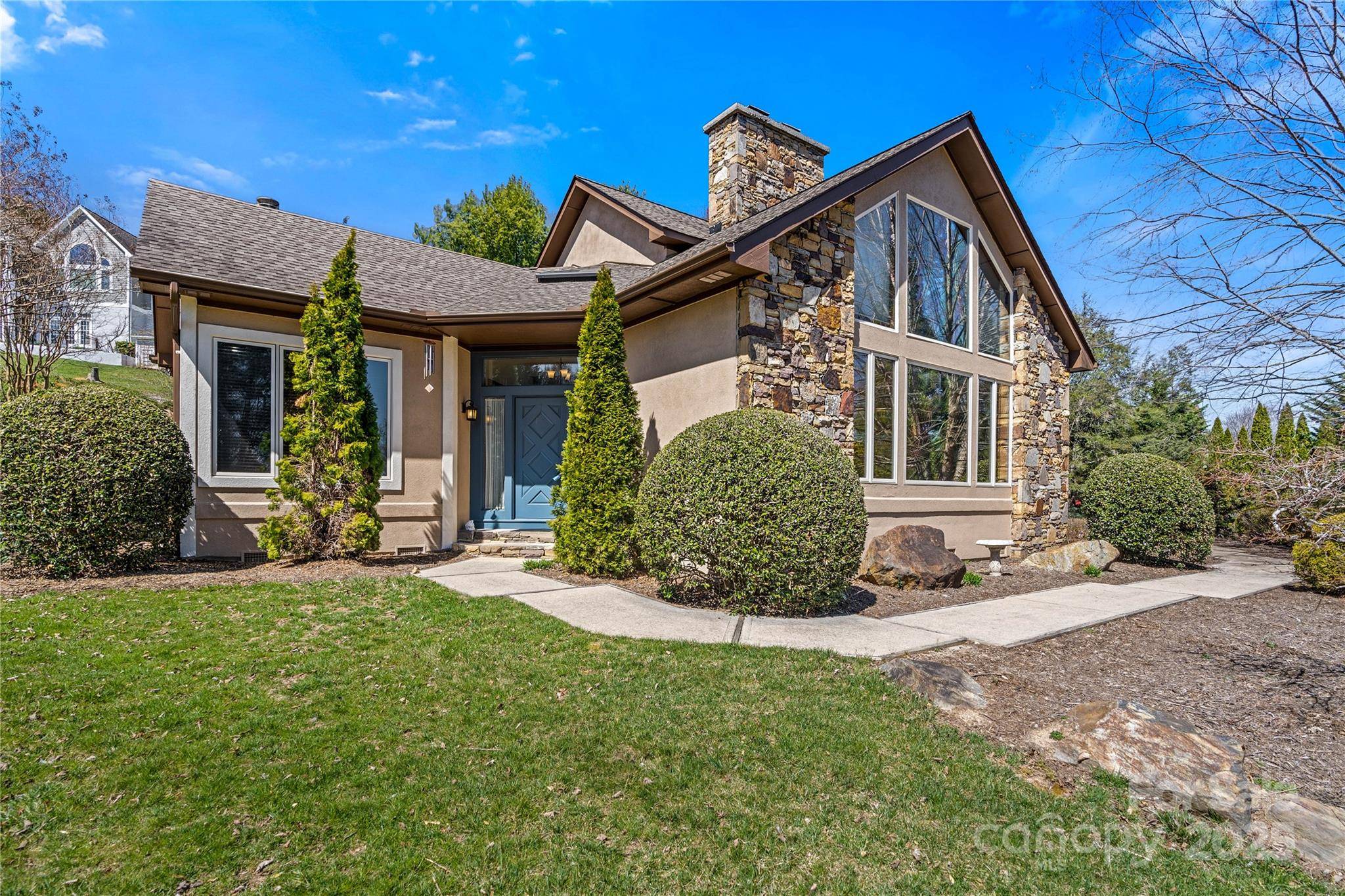 Hendersonville, NC 28739,3001 Hickory Nut TRL