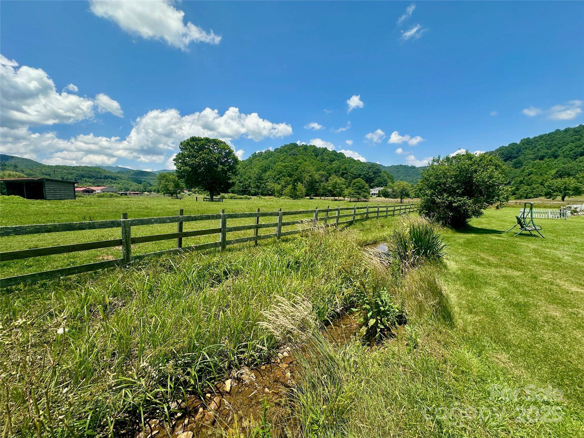 Boone, NC 28607,122 Church hollow RD