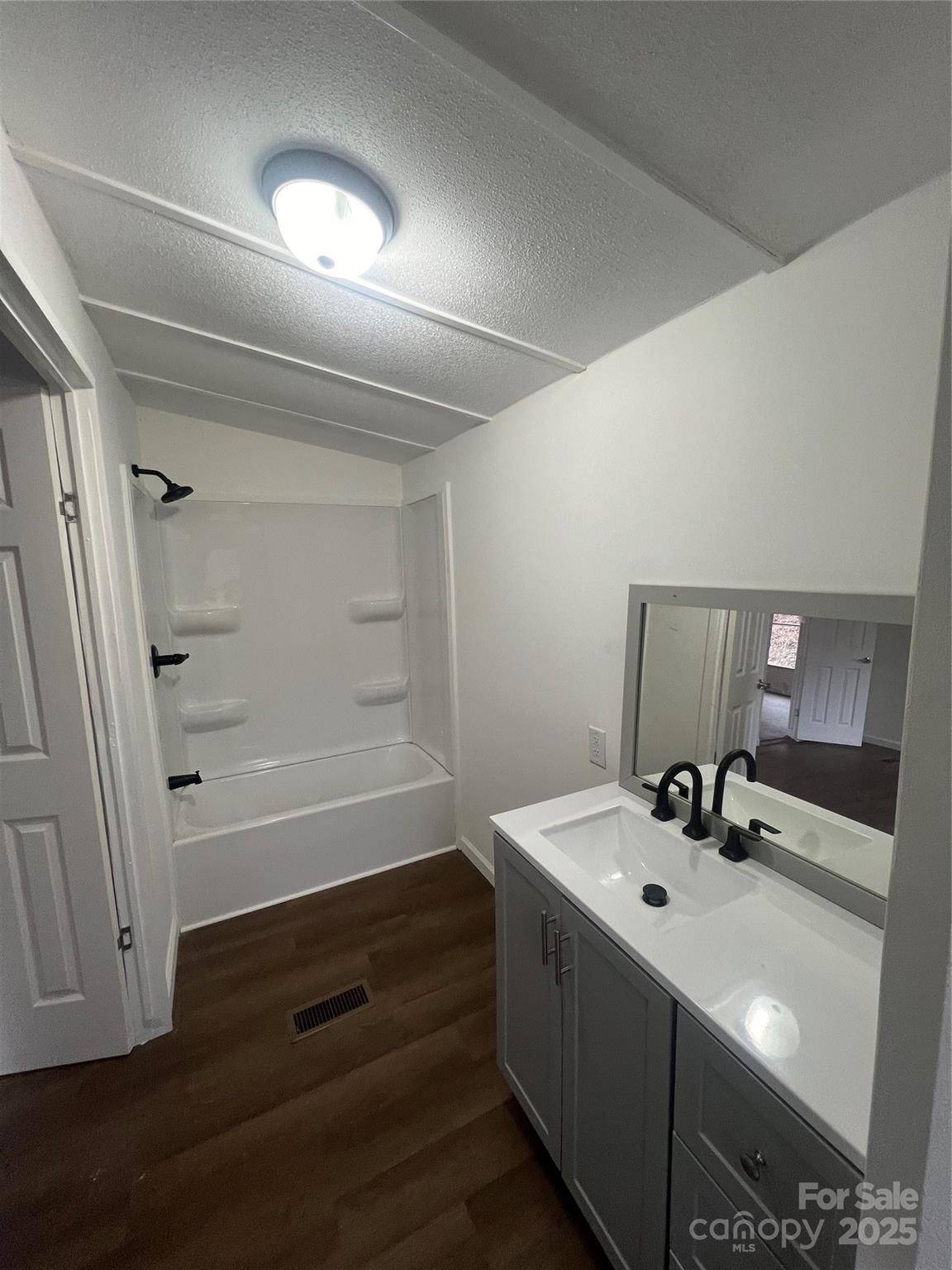 Spruce Pine, NC 28777,56 Poplar DR