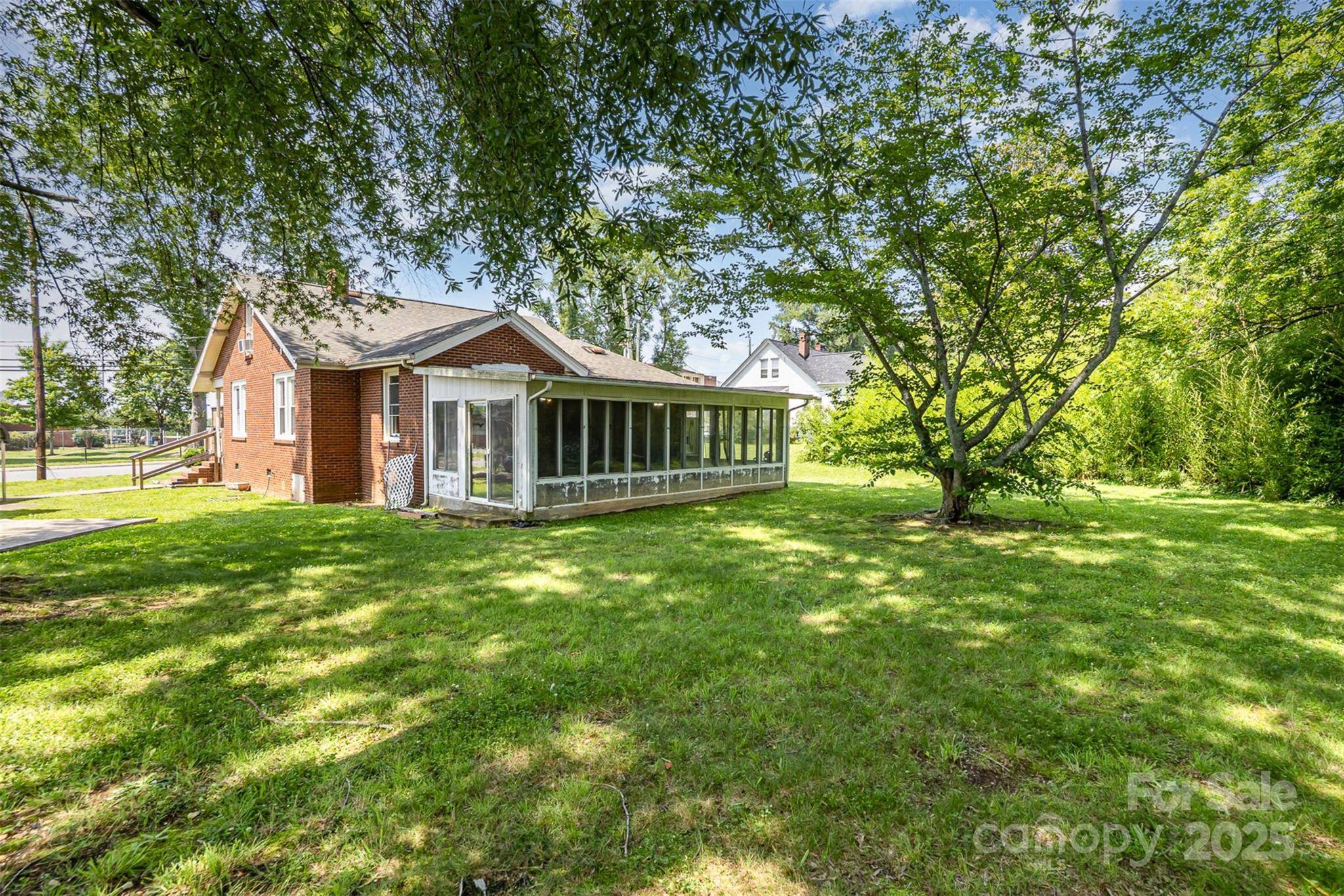 Cherryville, NC 28021,404 E 1st ST