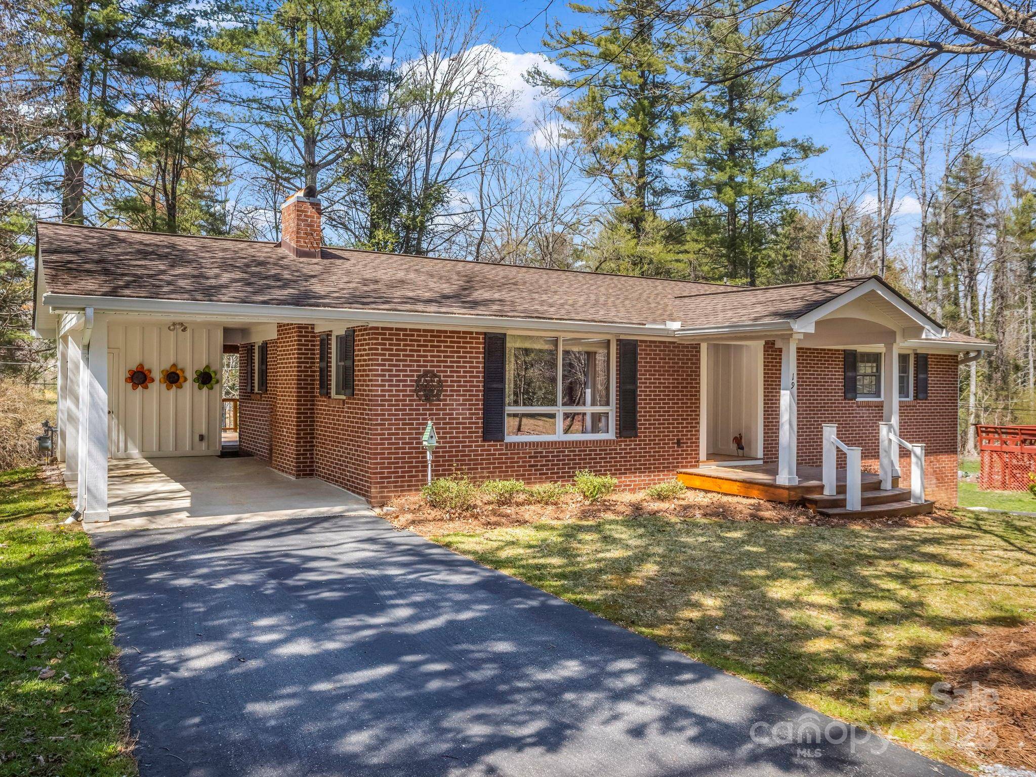 Flat Rock, NC 28731,19 Robert E Lee DR