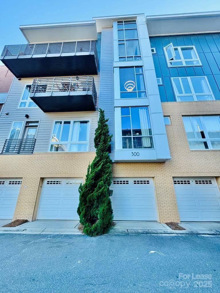 Charlotte, NC 28203,300 Magnolia AVE #105