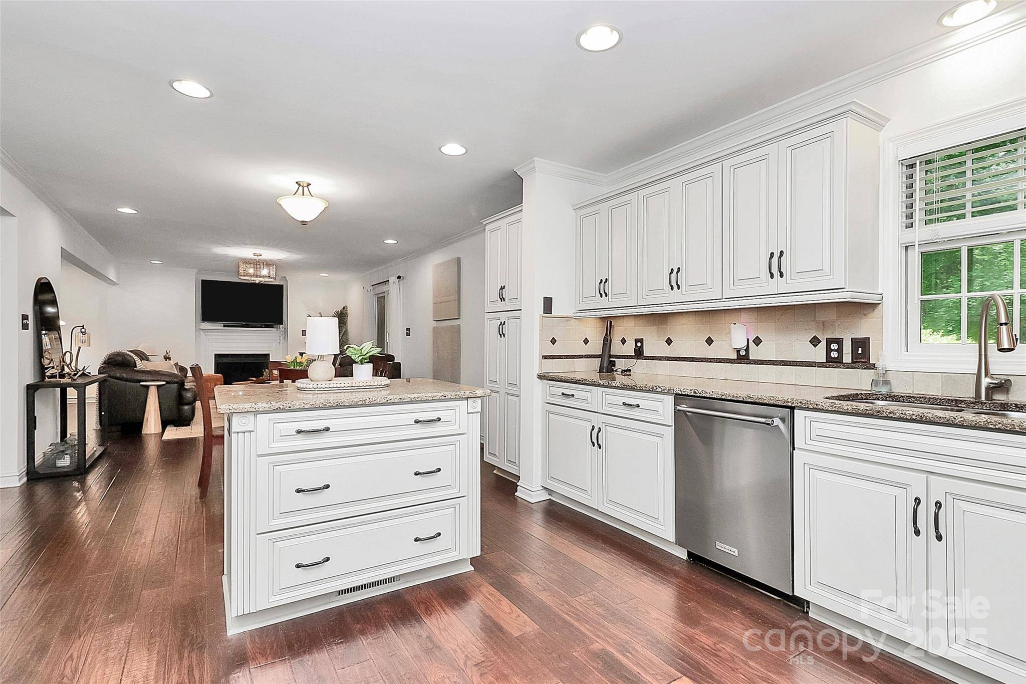Lake Wylie, SC 29710,11 Tanglewood RD