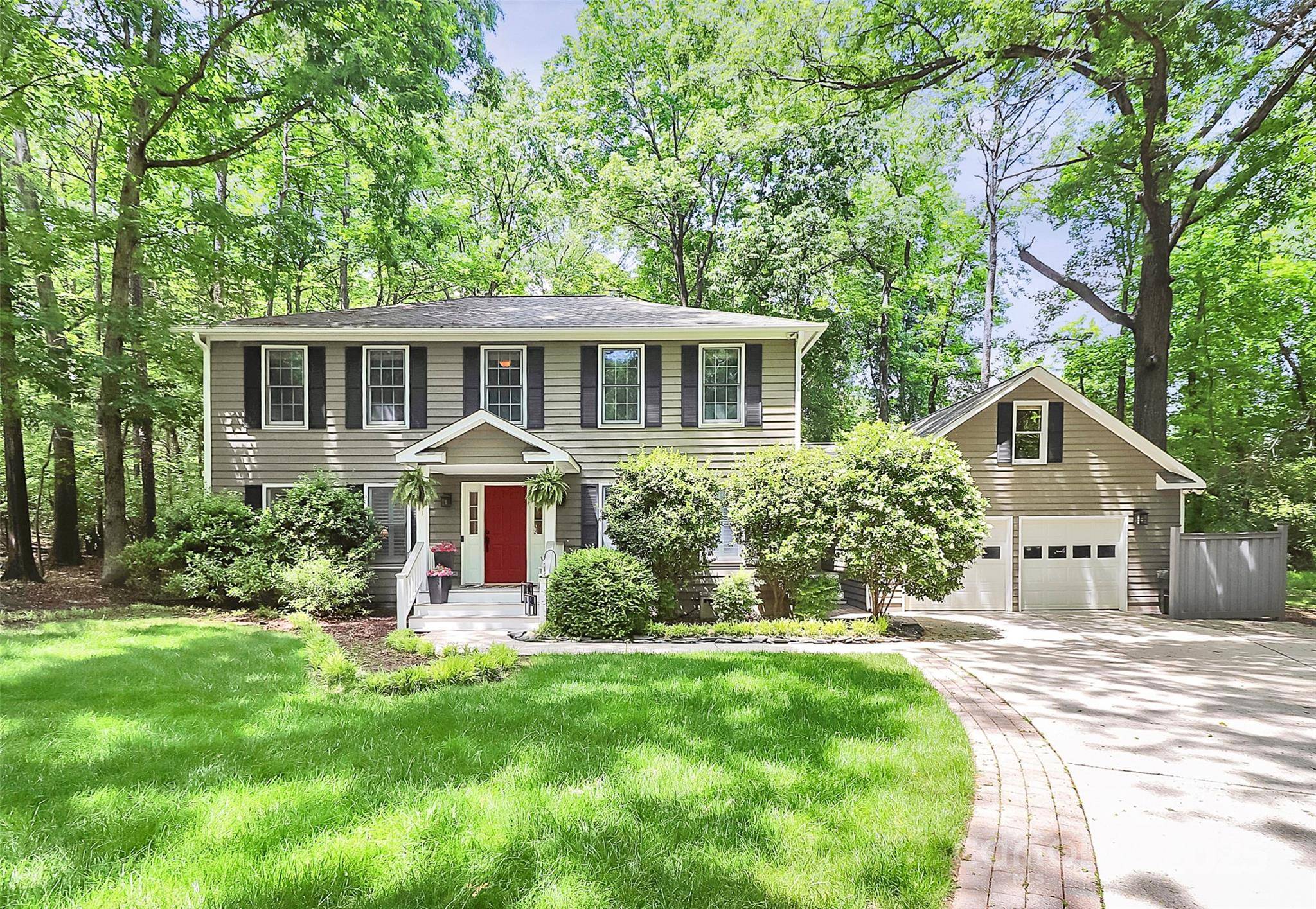 Lake Wylie, SC 29710,11 Tanglewood RD