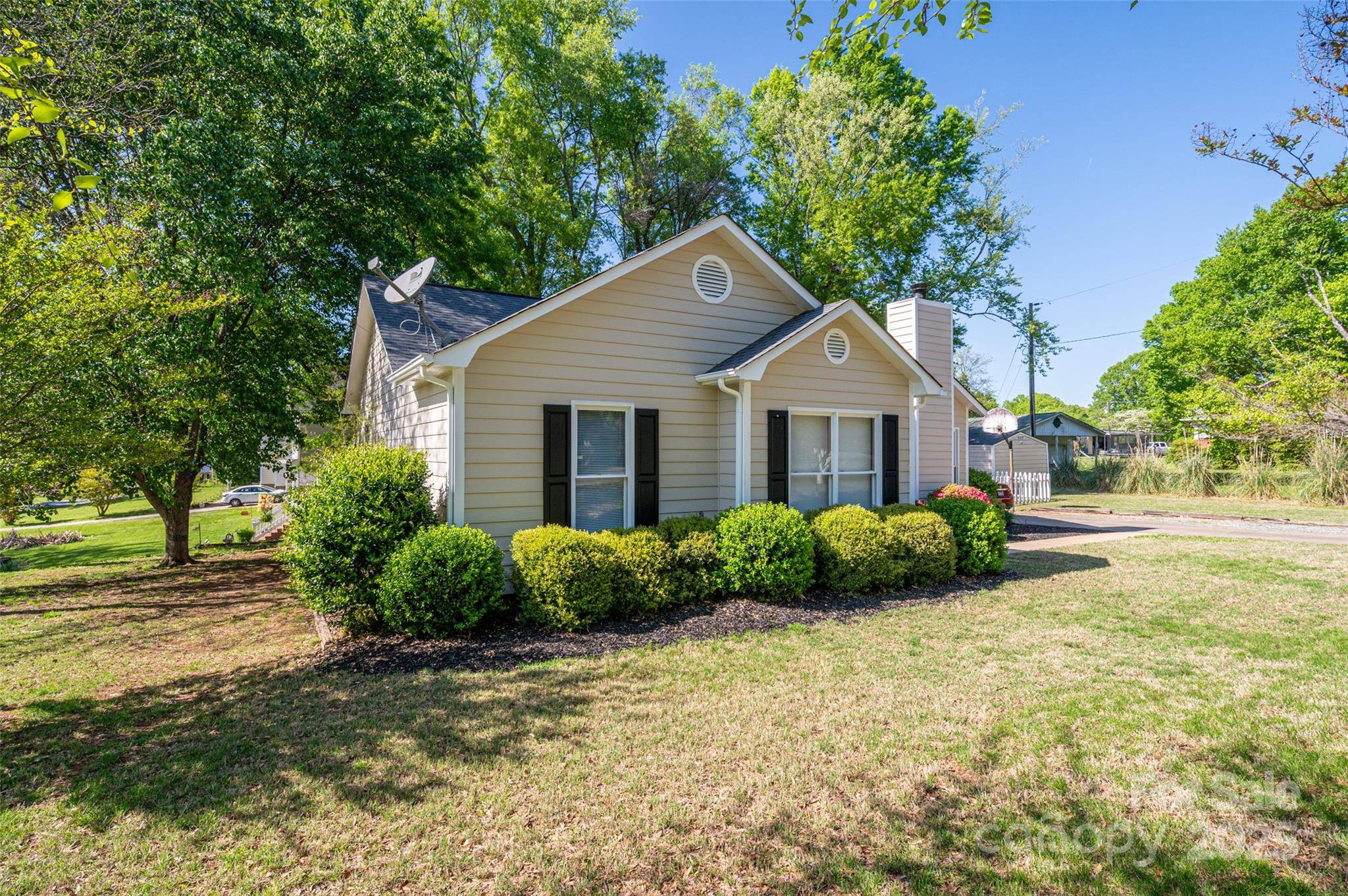 Lowell, NC 28098,602 S Church ST
