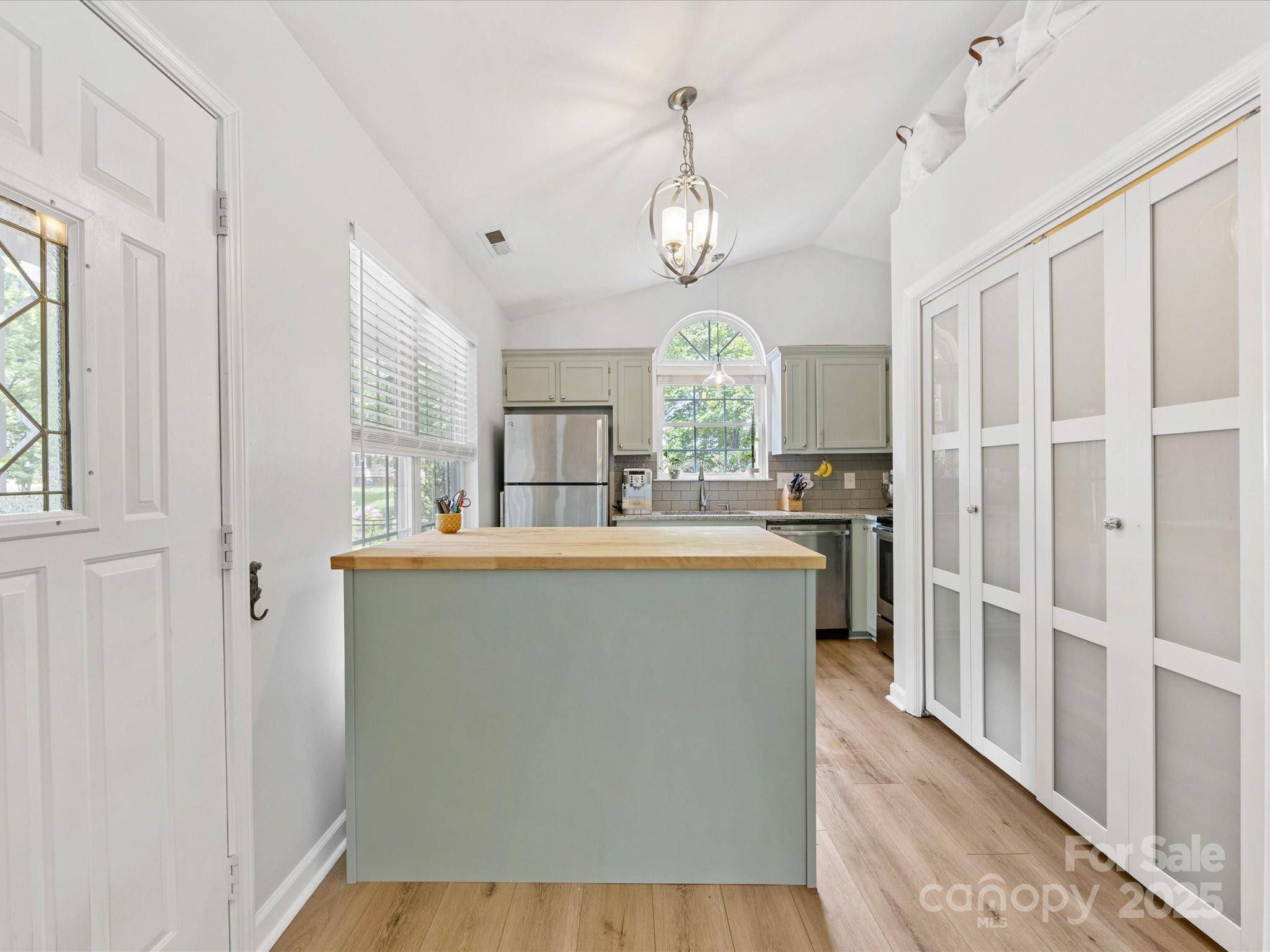 Charlotte, NC 28205,2214 Olde Chantilly CT