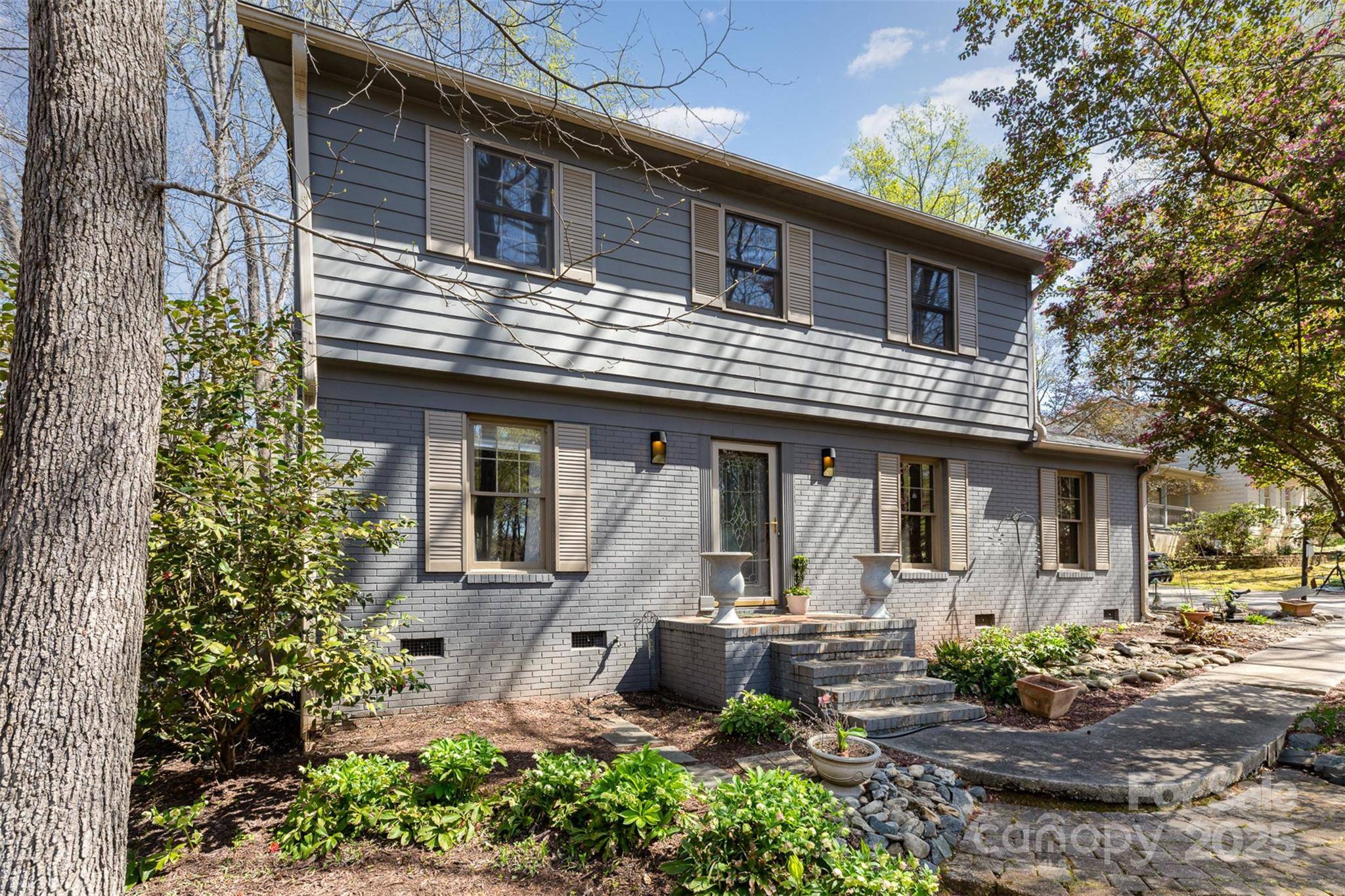 Charlotte, NC 28213,929 Autumnwood LN