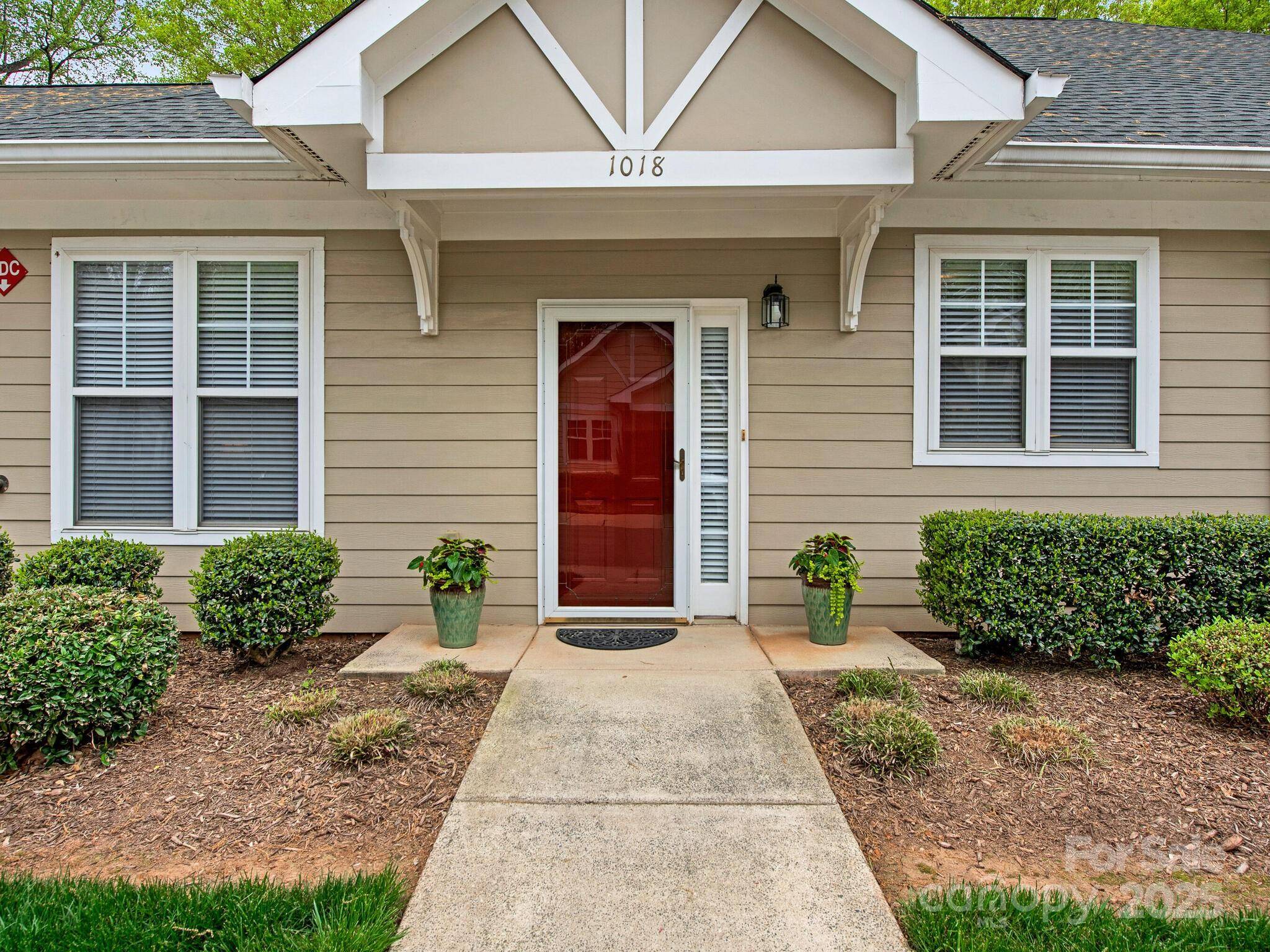 Charlotte, NC 28209,1018 Davant LN