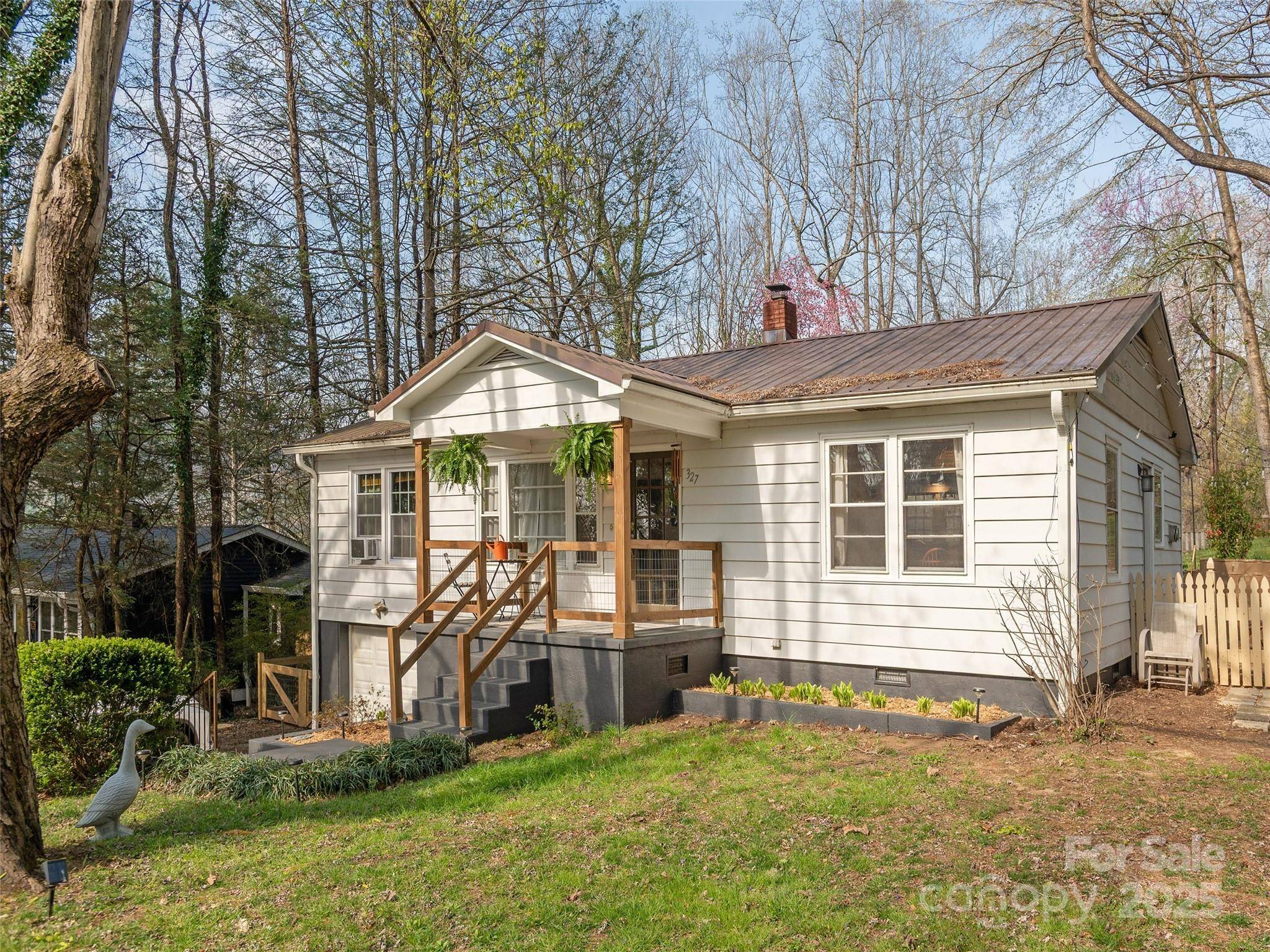 Hendersonville, NC 28791,327 Browning AVE