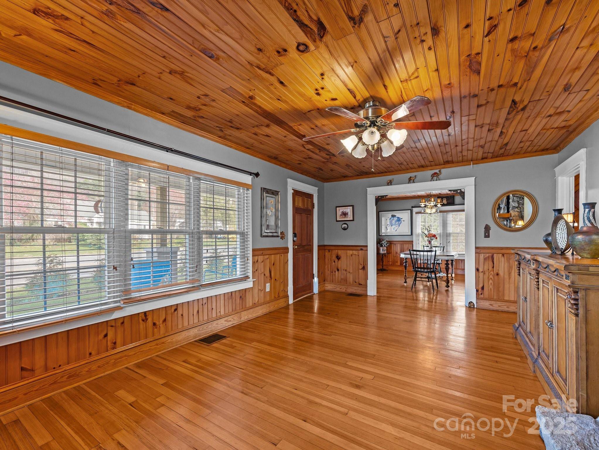 Waynesville, NC 28785,1266 Crabtree RD