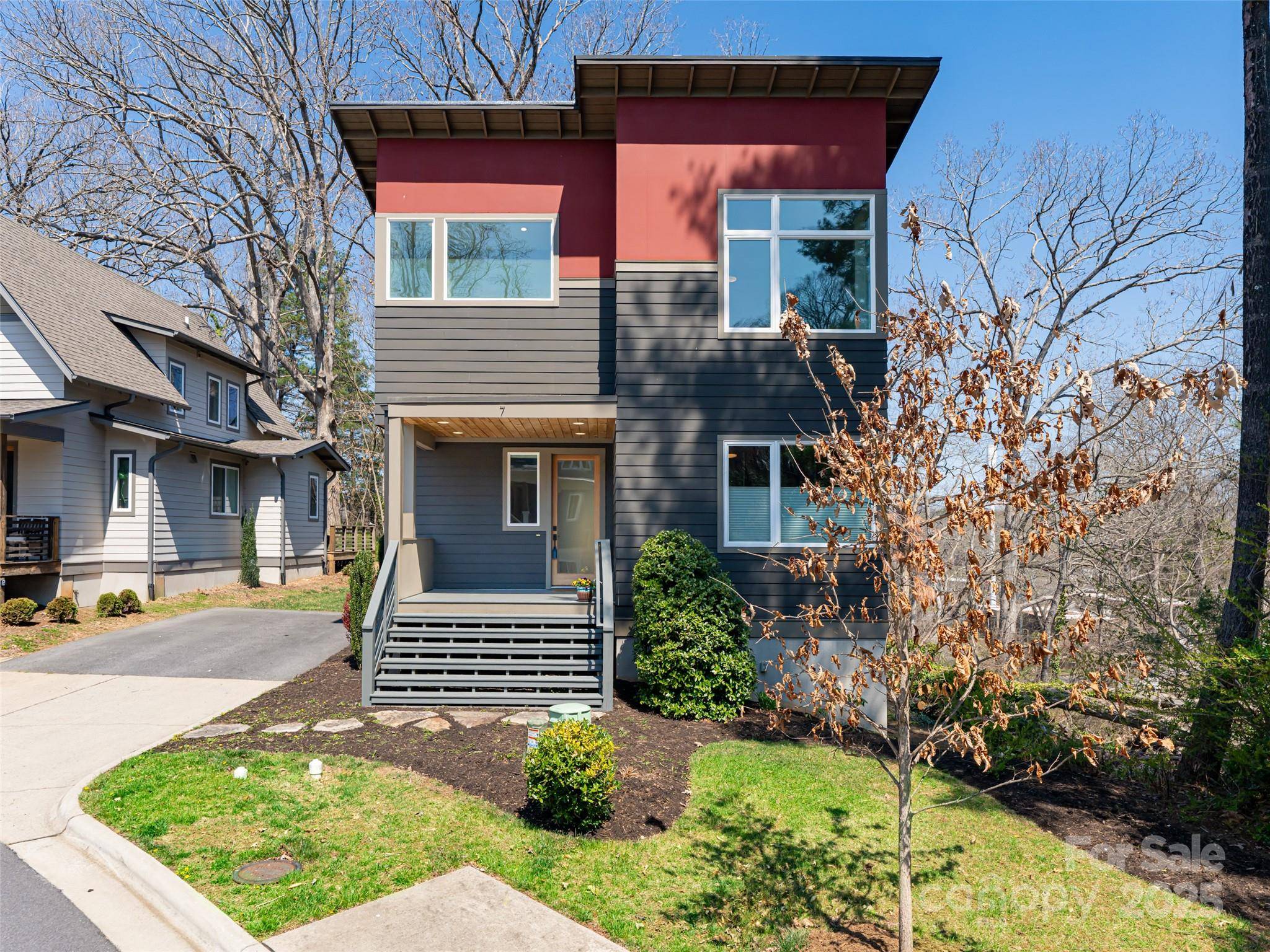 Asheville, NC 28806,7 Mauricet LN