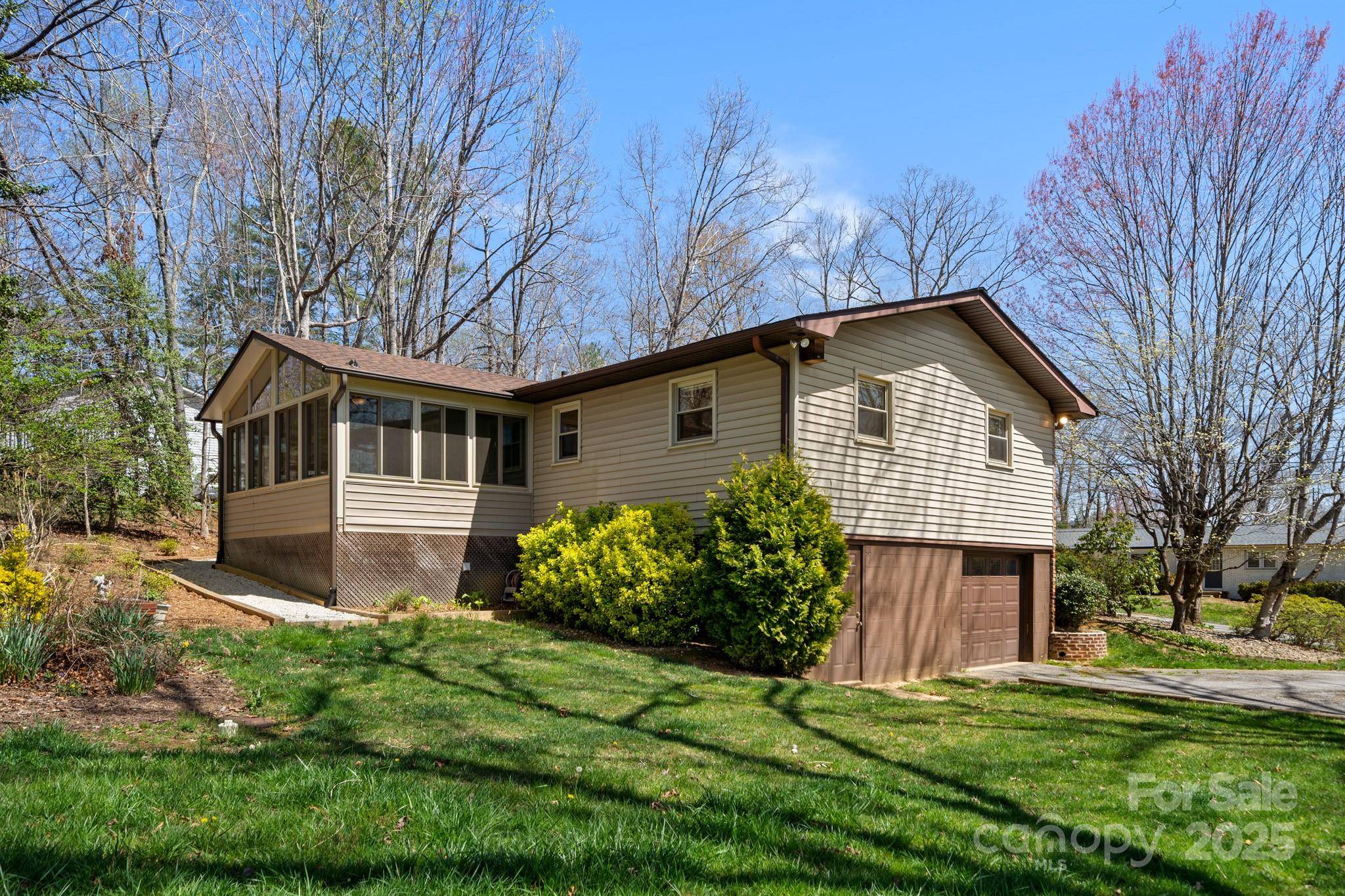 Fletcher, NC 28732,11 N Hudson LN