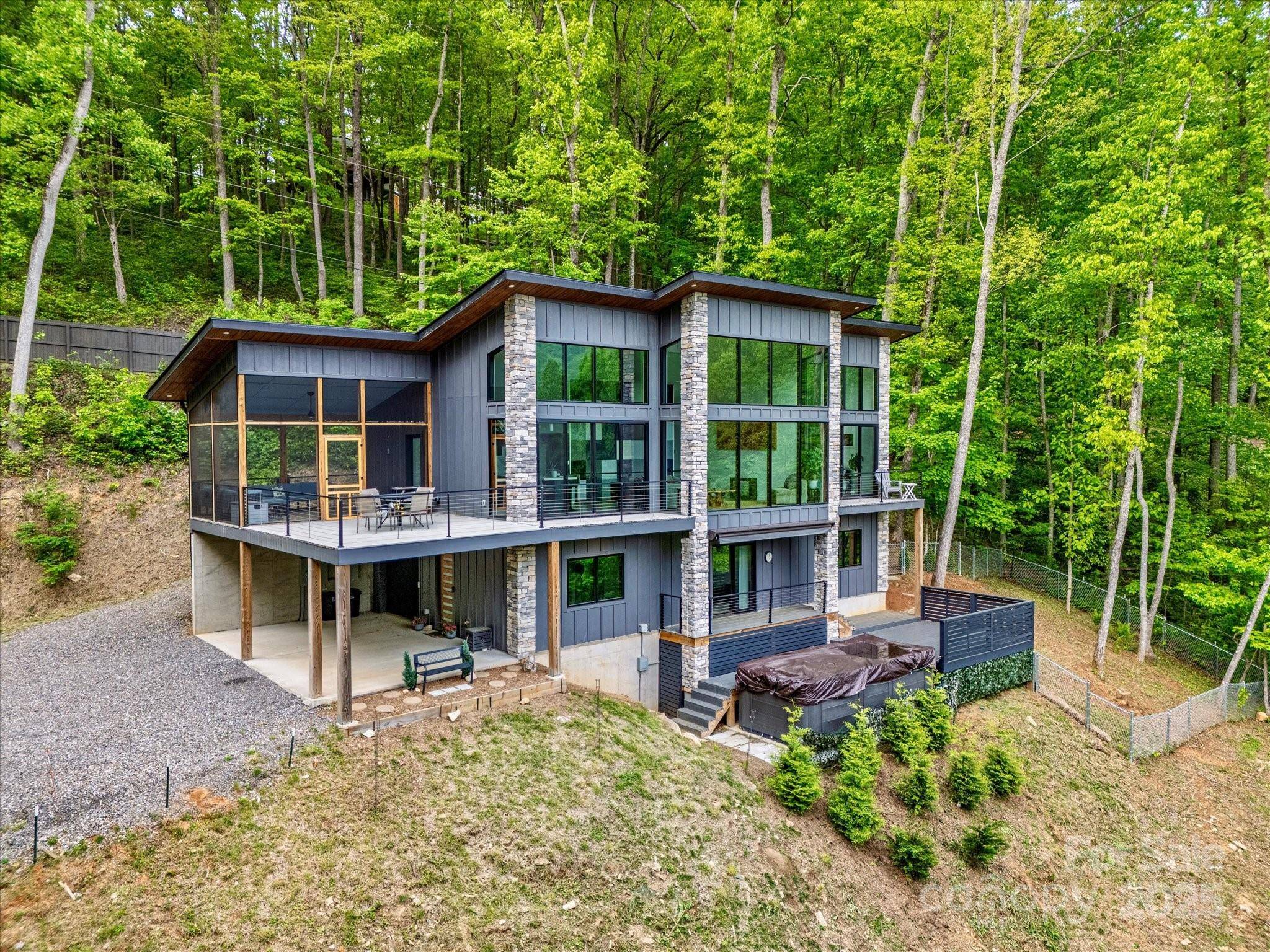 Waynesville, NC 28786,75 Ladyslipper LN