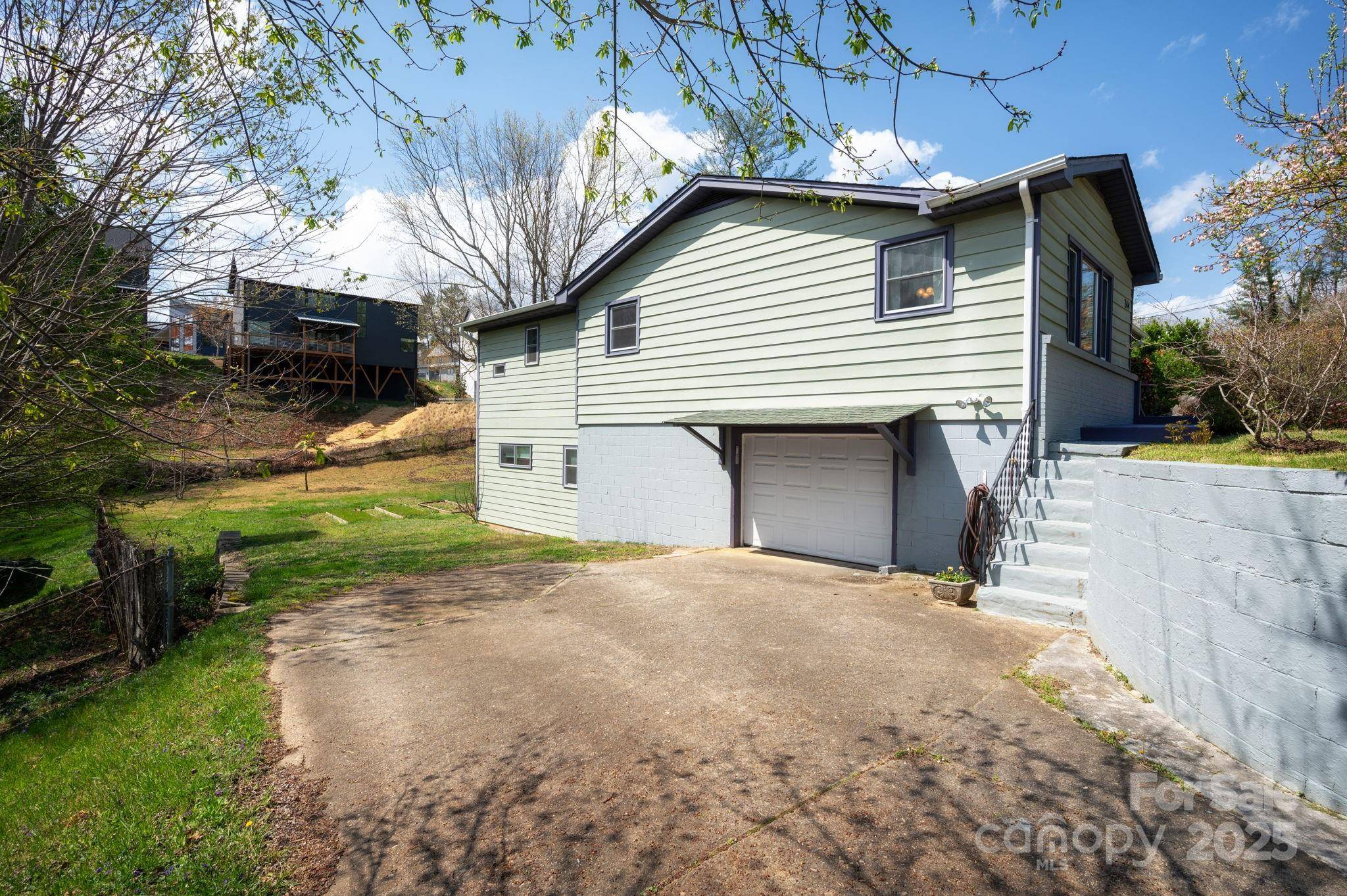 Asheville, NC 28806,244 Bear Creek RD