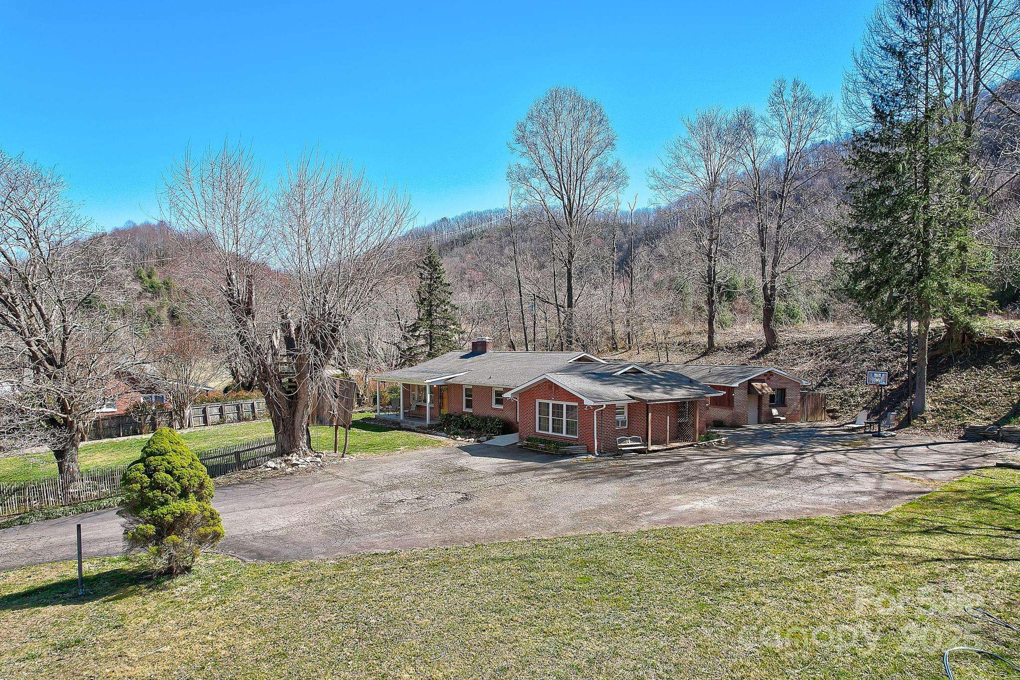 Waynesville, NC 28786,2541 Dellwood RD