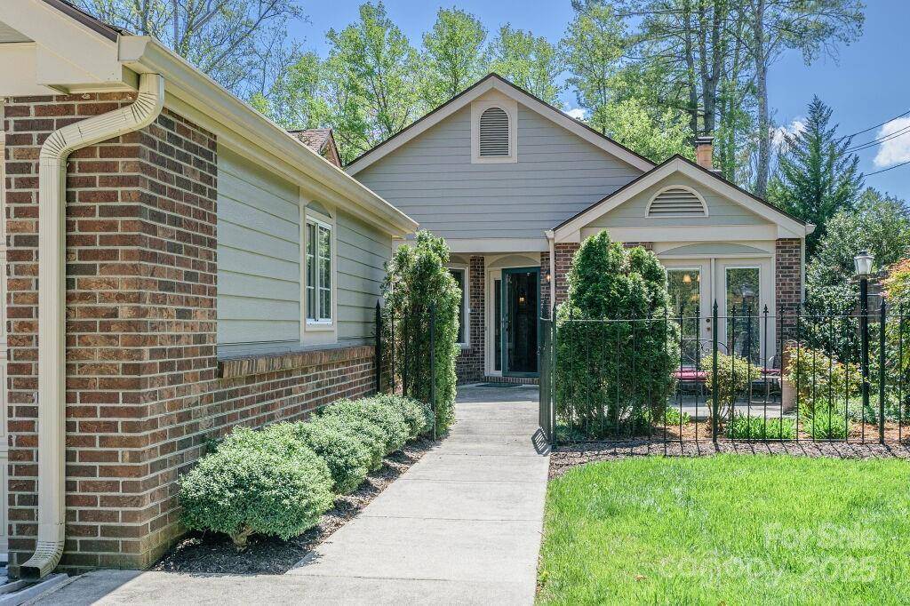 Hendersonville, NC 28739,102 Glenbrook DR
