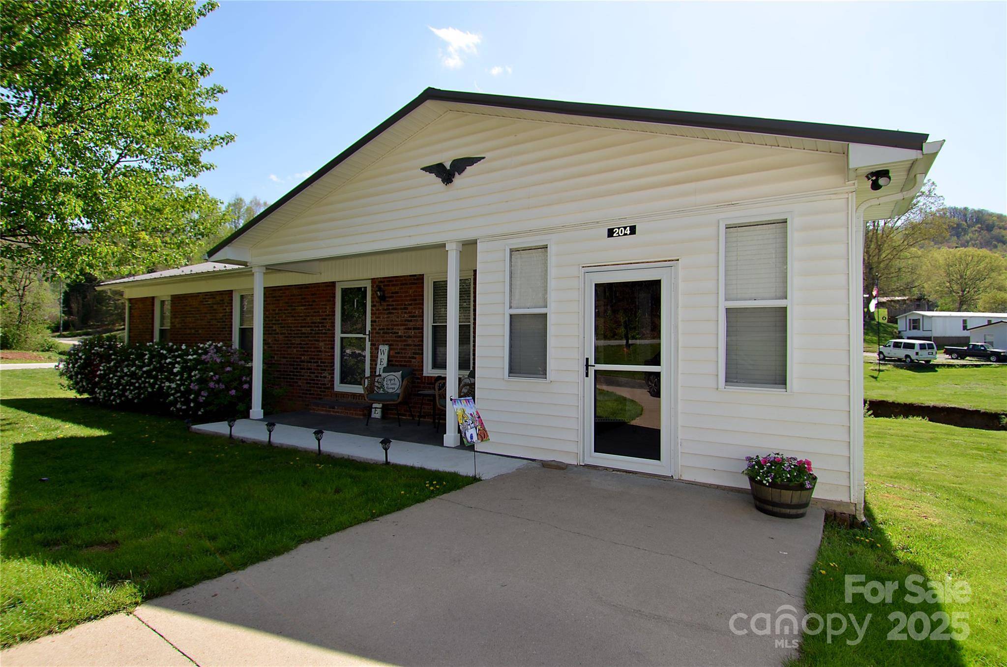 Marion, NC 28752,204 Quail Hollow RD
