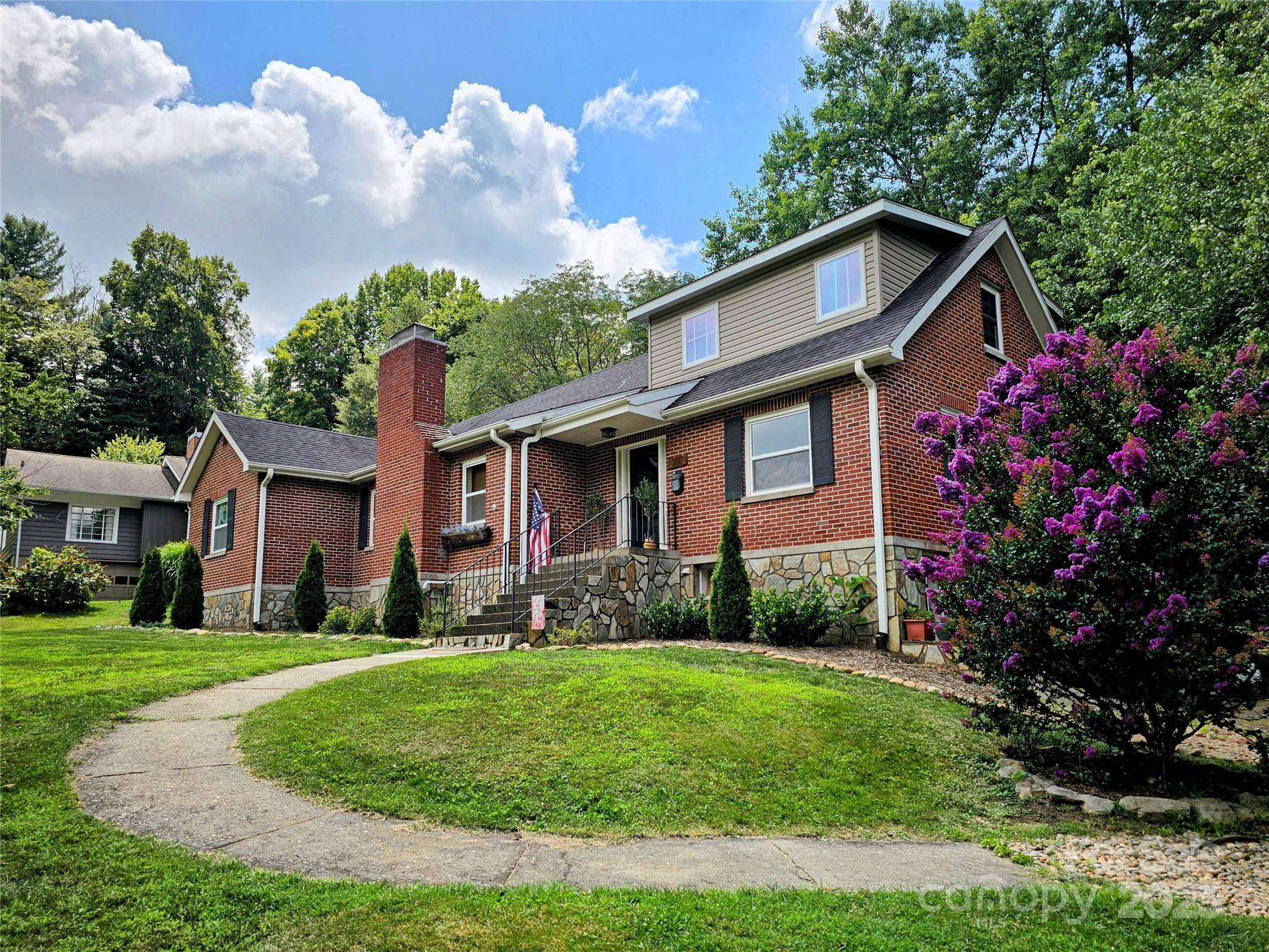 Waynesville, NC 28786,317 Balsam DR
