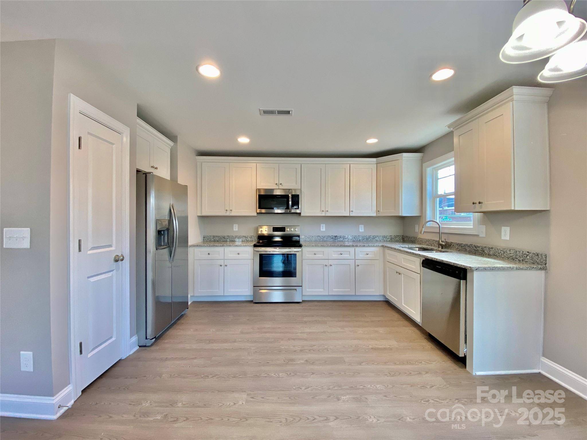 Kannapolis, NC 28083,453 Huron ST