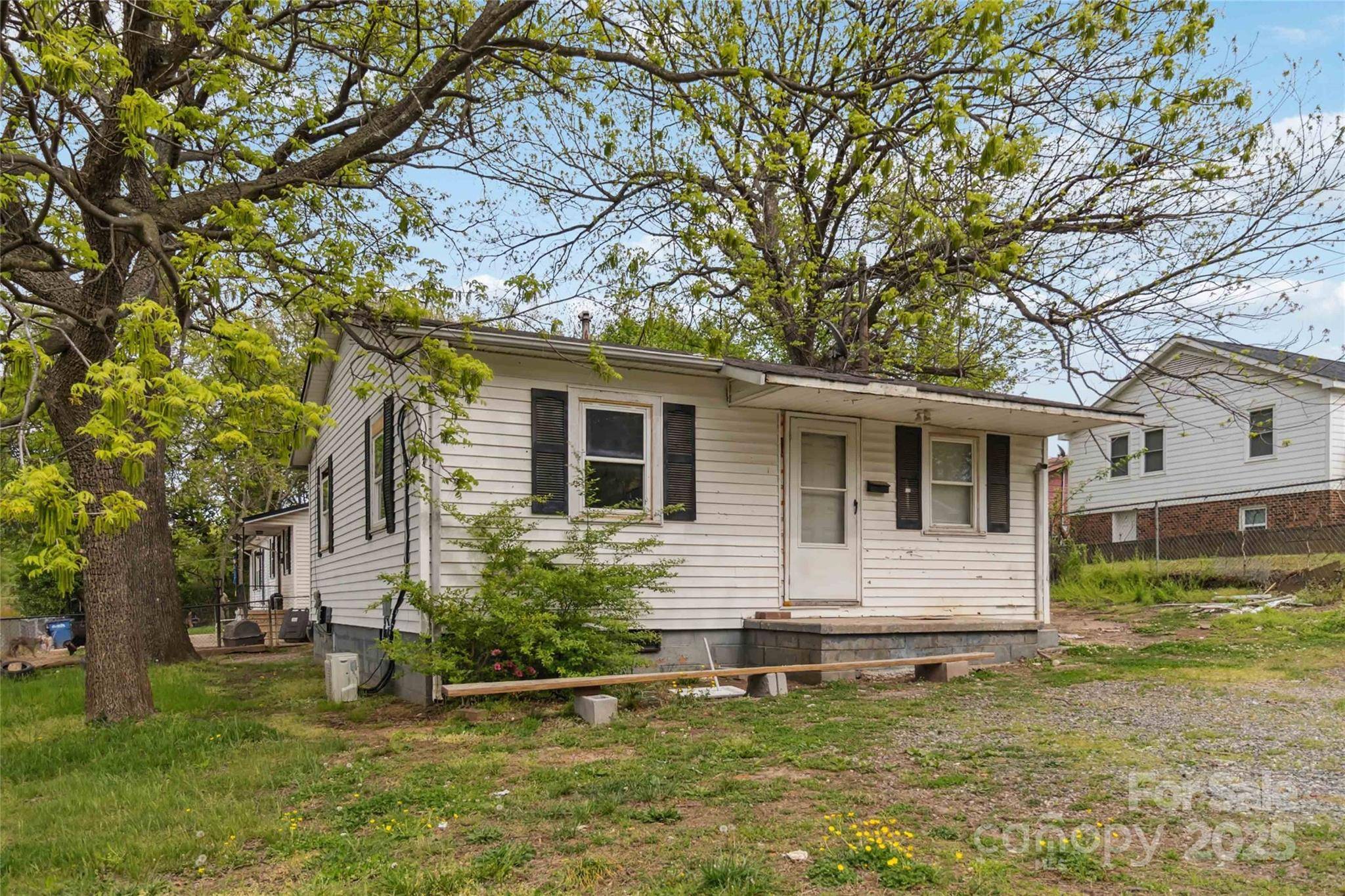Statesville, NC 28677,545 S Green ST