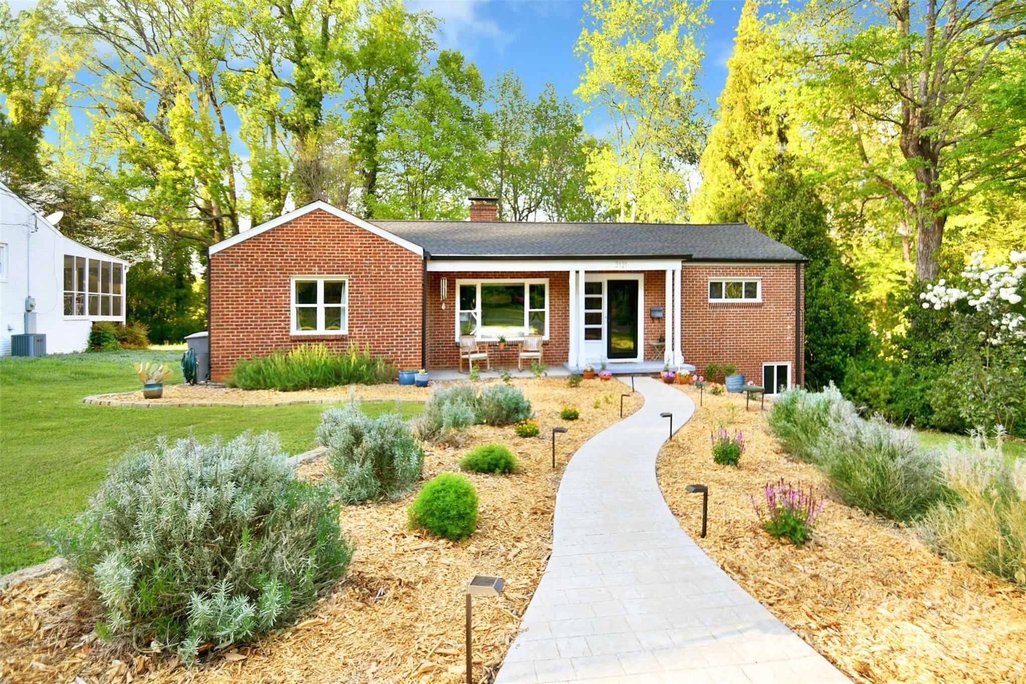 Charlotte, NC 28205,2121 Arnold DR