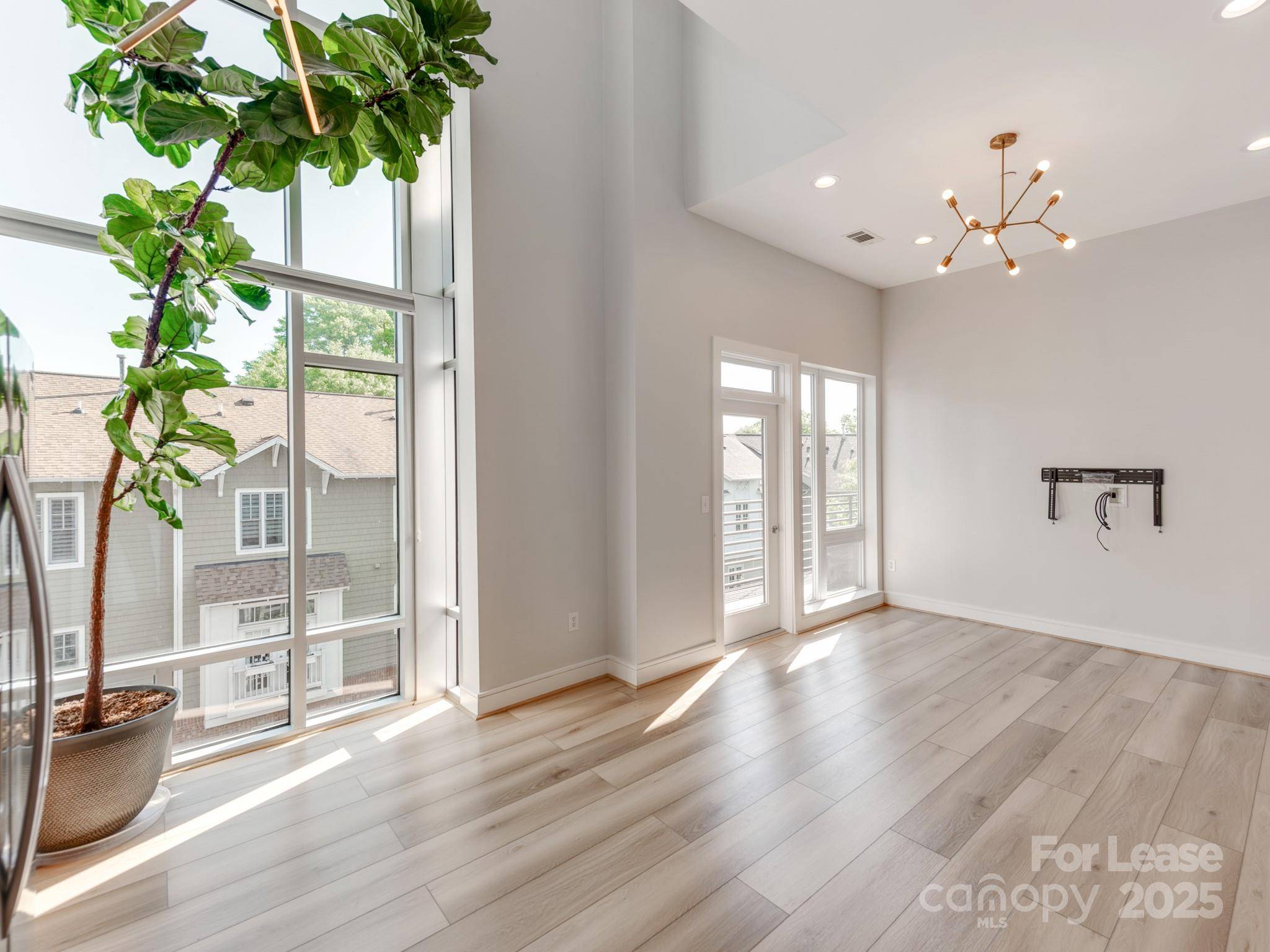 Charlotte, NC 28203,2200 Lyndhurst AVE #301