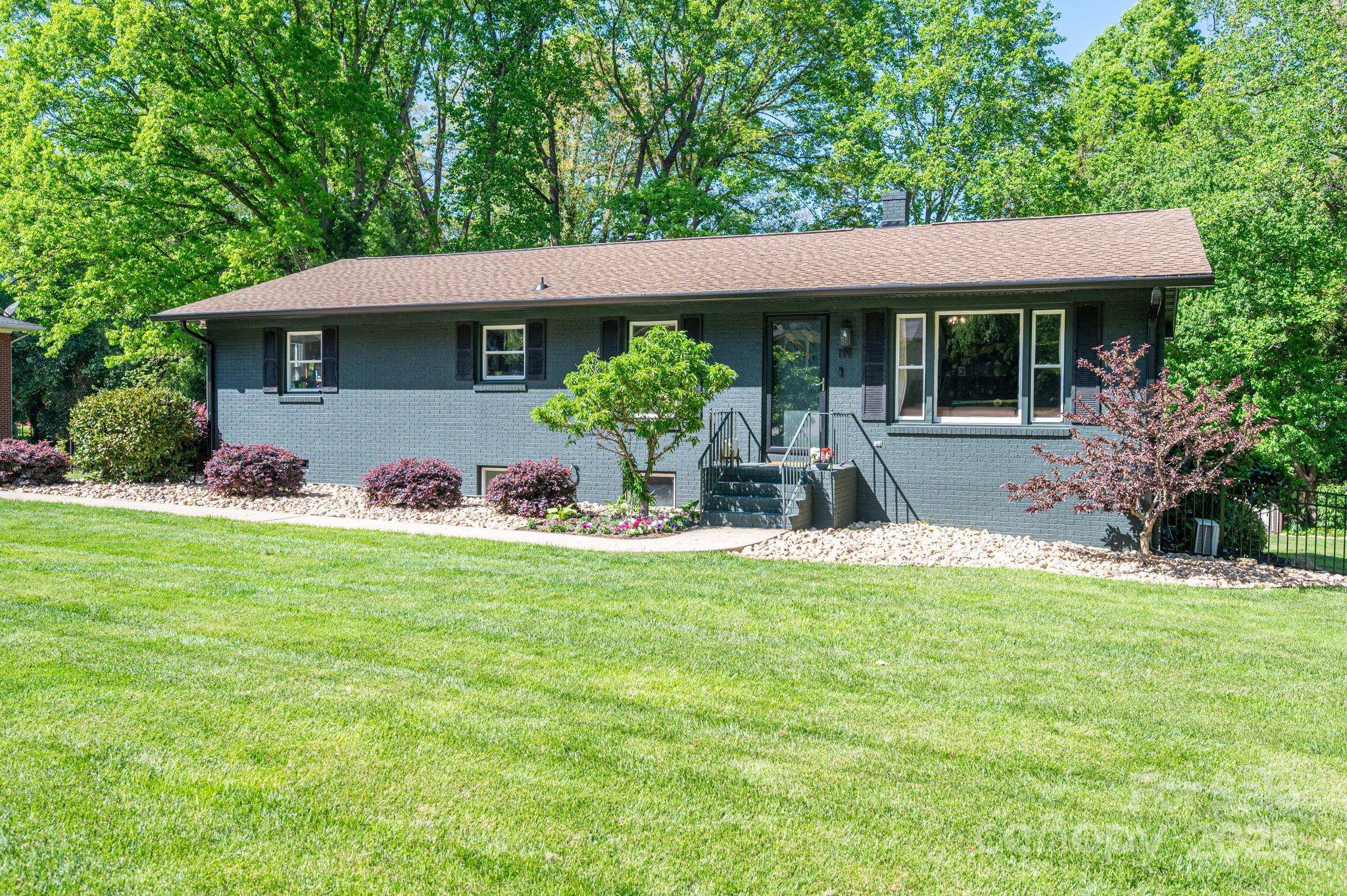 Davidson, NC 28036,119 Meadowbrook LN