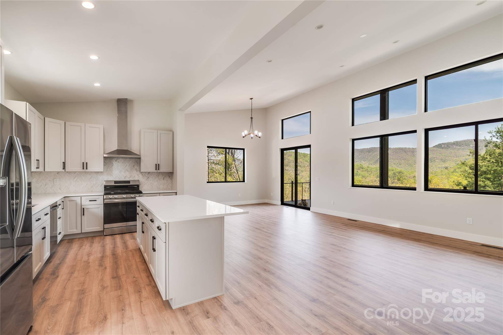 Hendersonville, NC 28792,175 Silverglen WAY