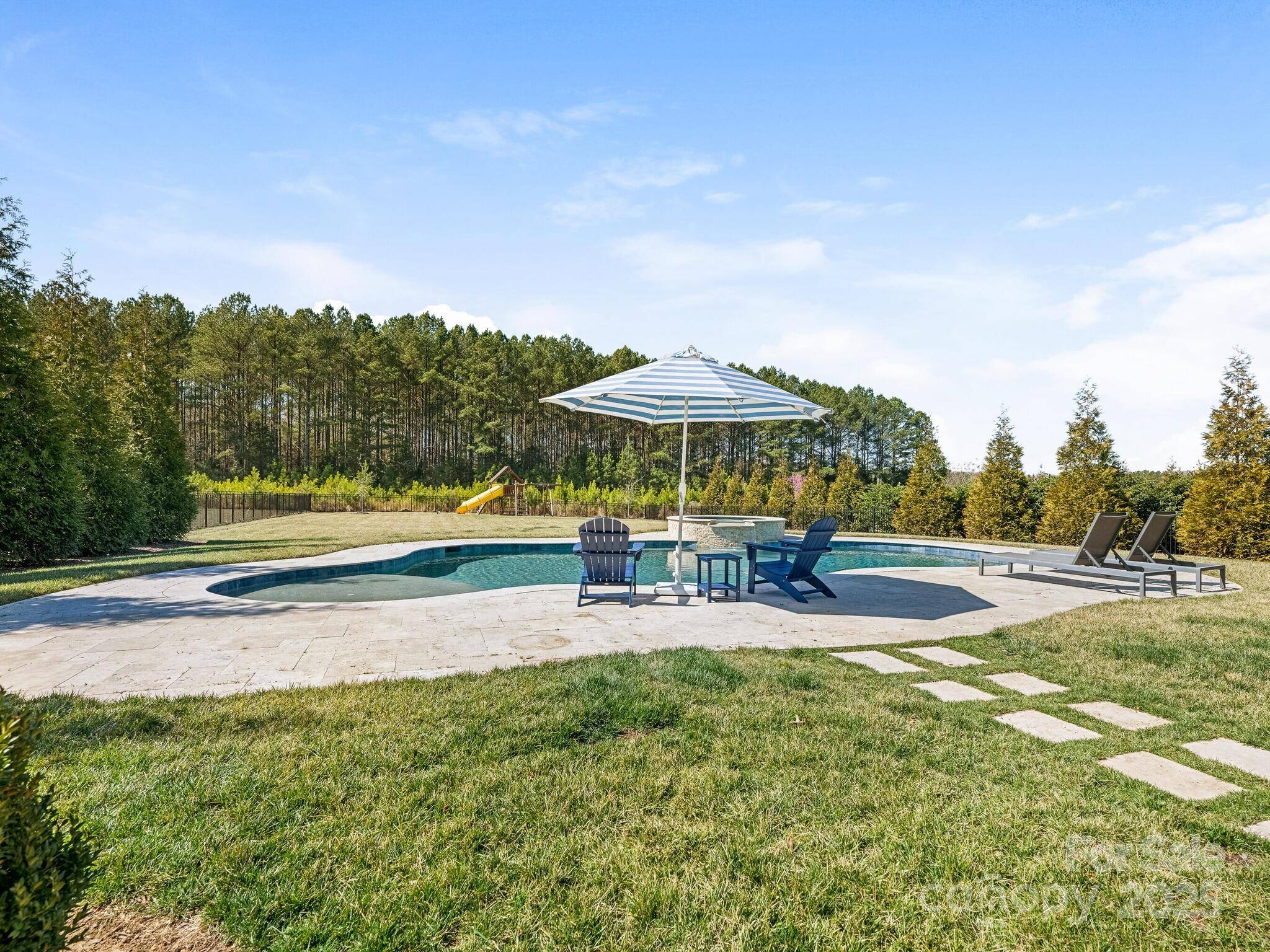 Matthews, NC 28104,5078 Hyannis CT