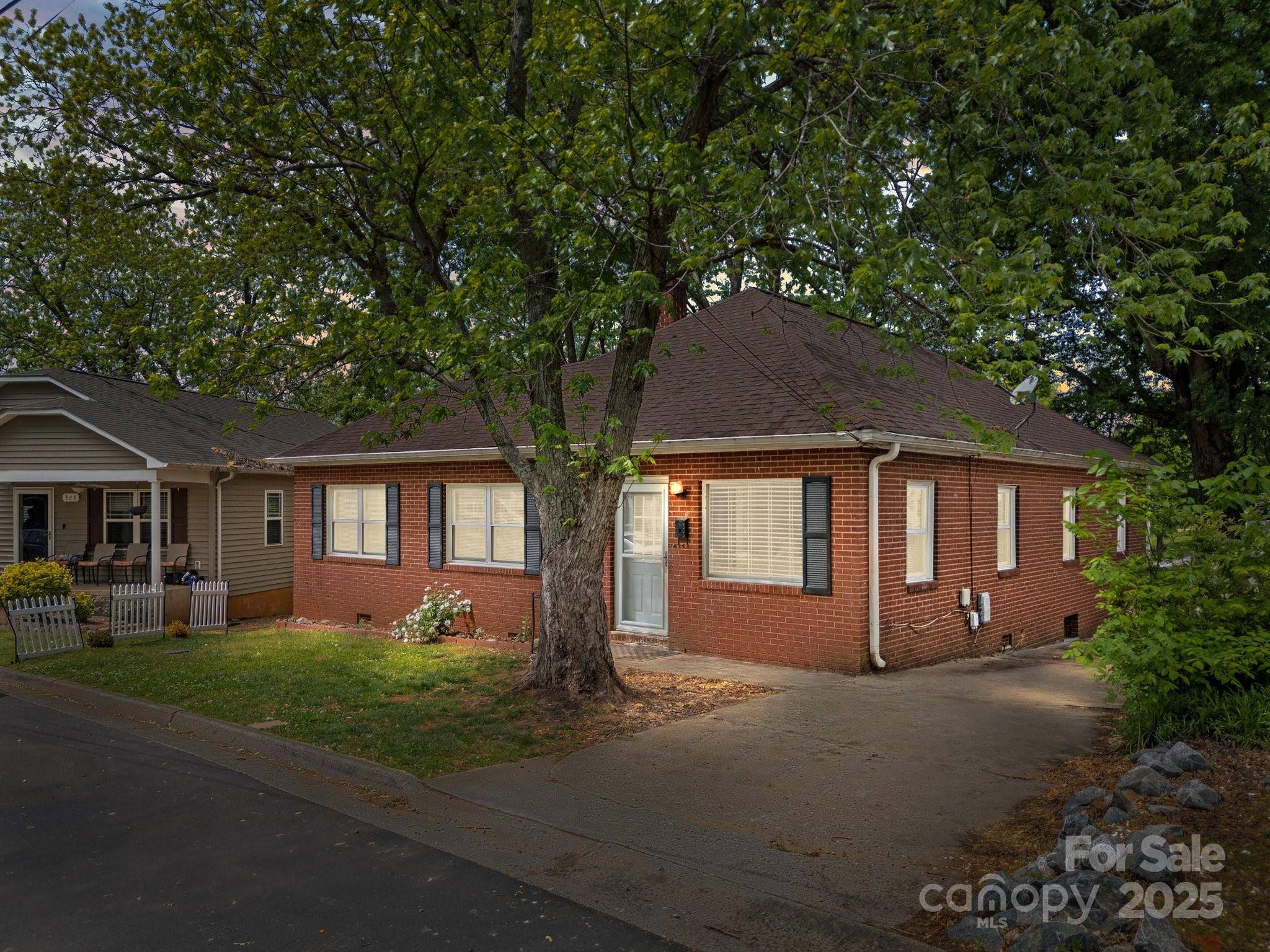 Mooresville, NC 28115,330 Clover ST