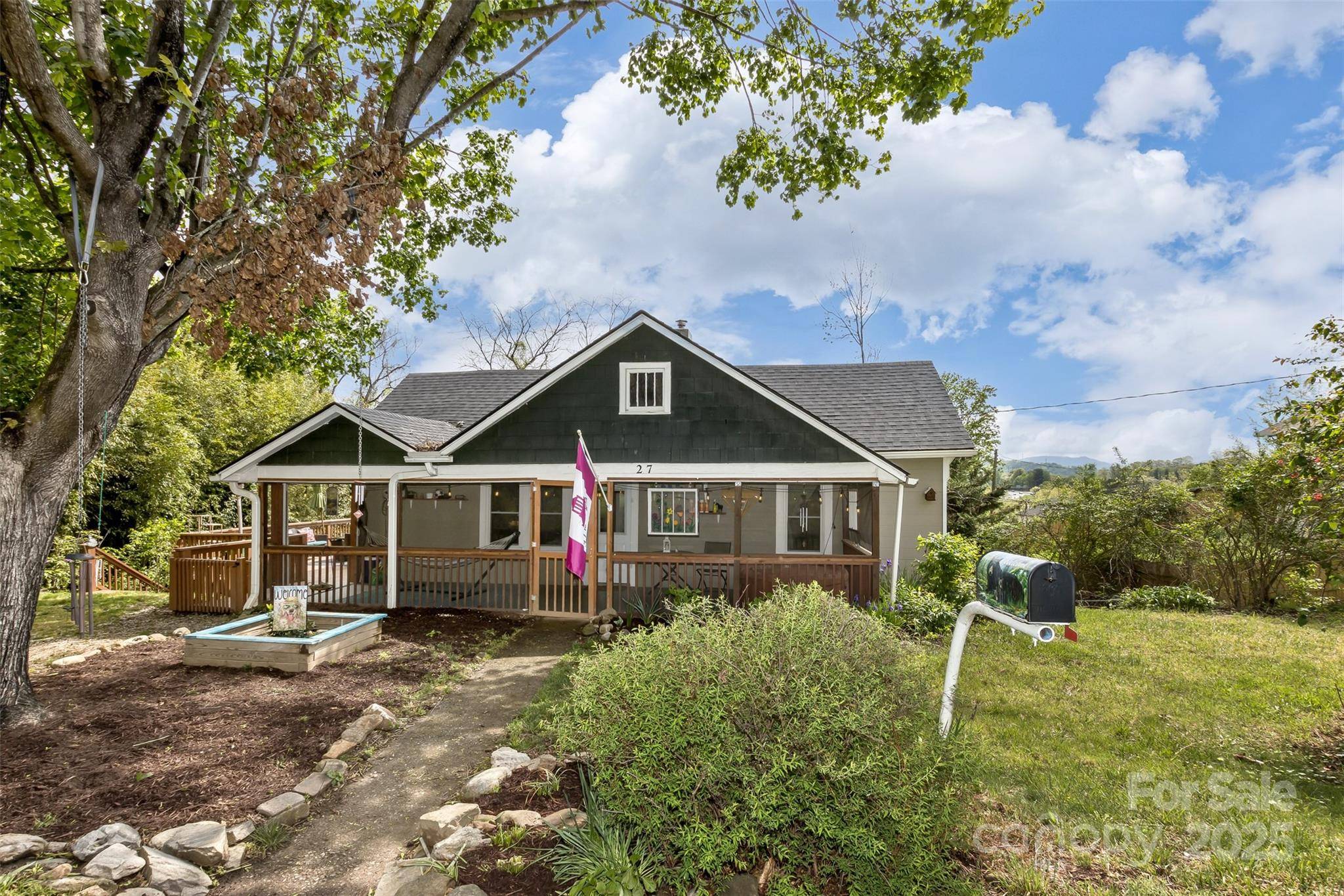 Asheville, NC 28806,27 Townview DR