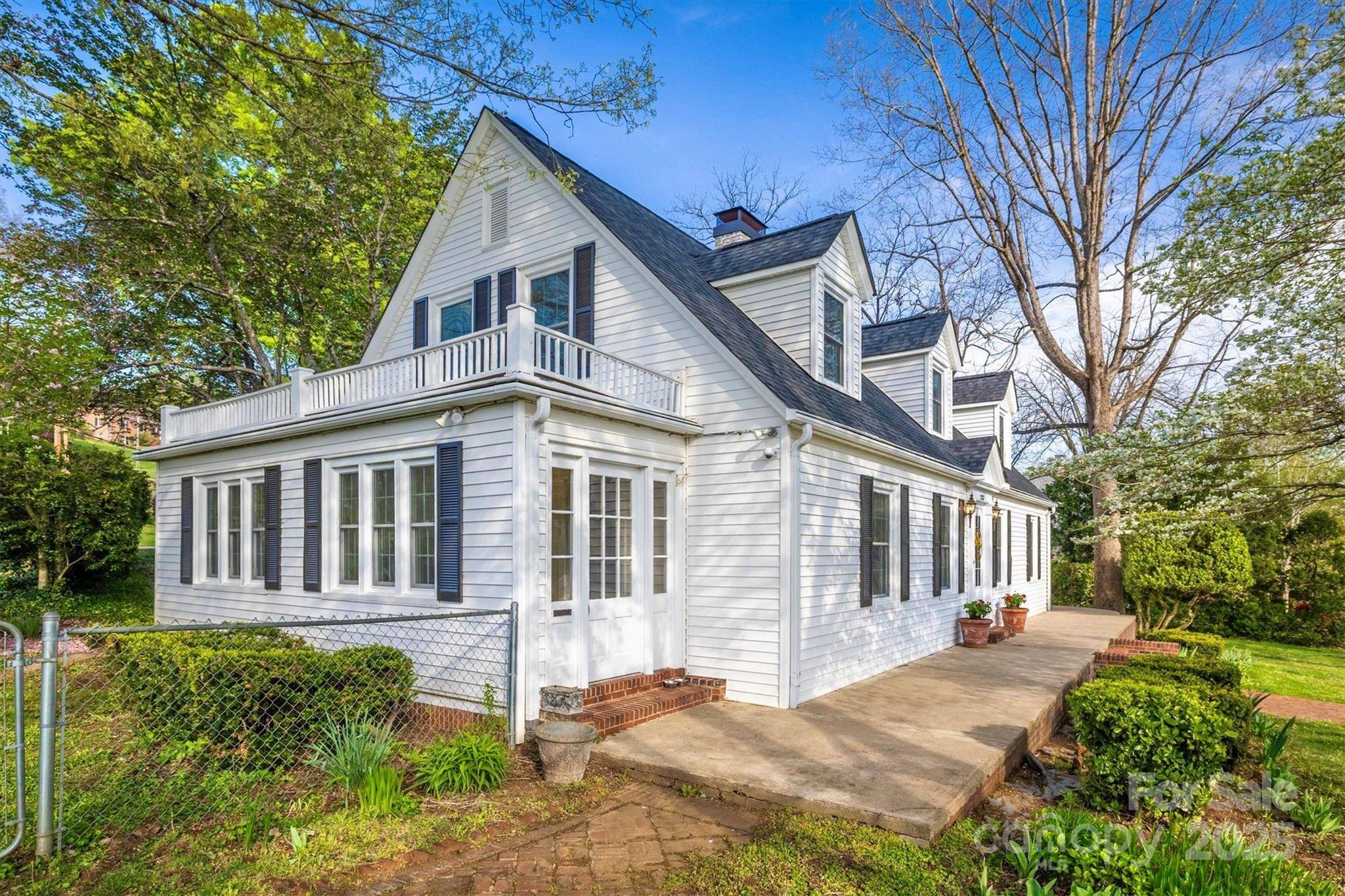 Lenoir, NC 28645,203 Norwood ST SW