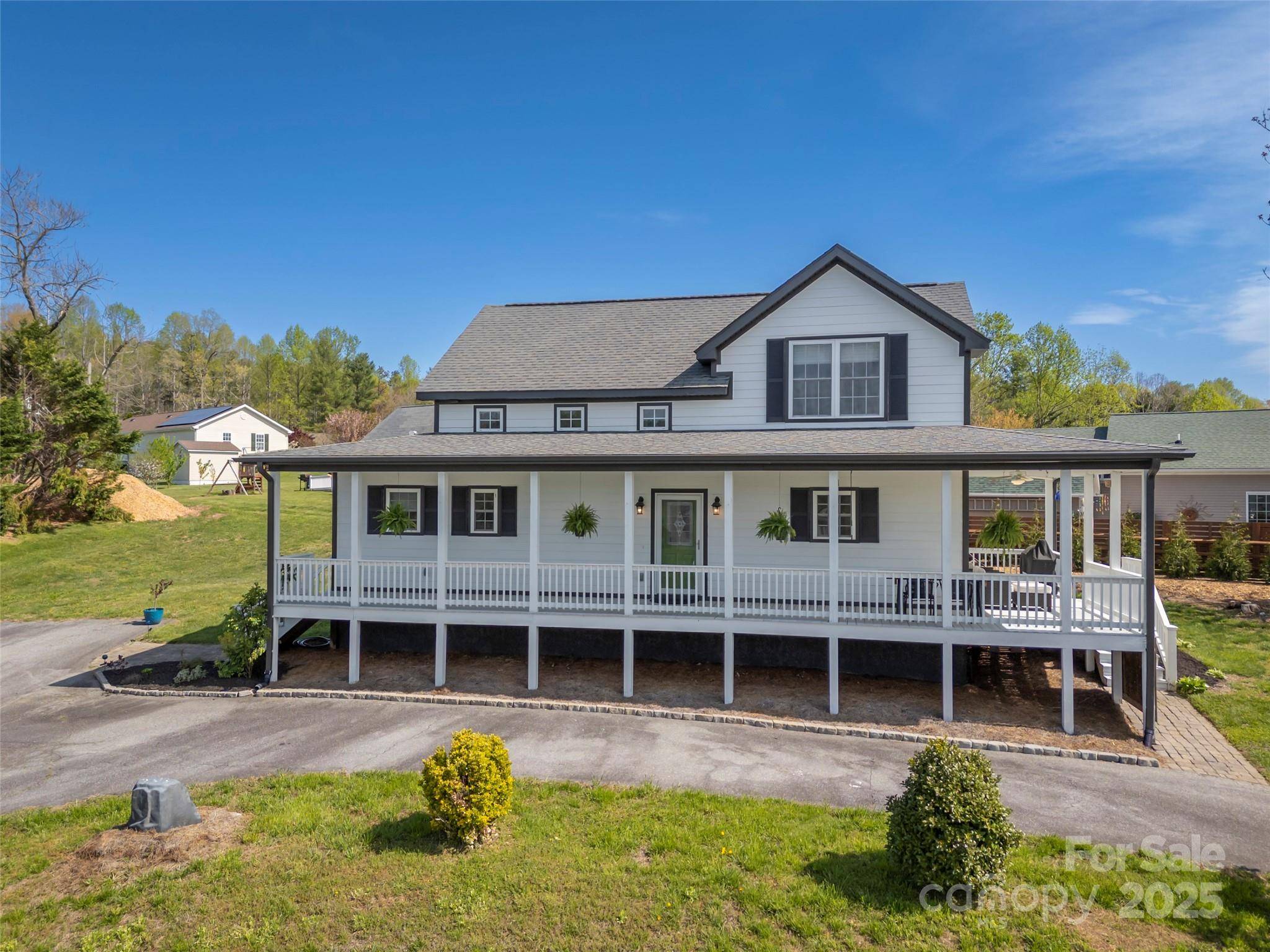 Hendersonville, NC 28792,209 Hidden Meadow DR