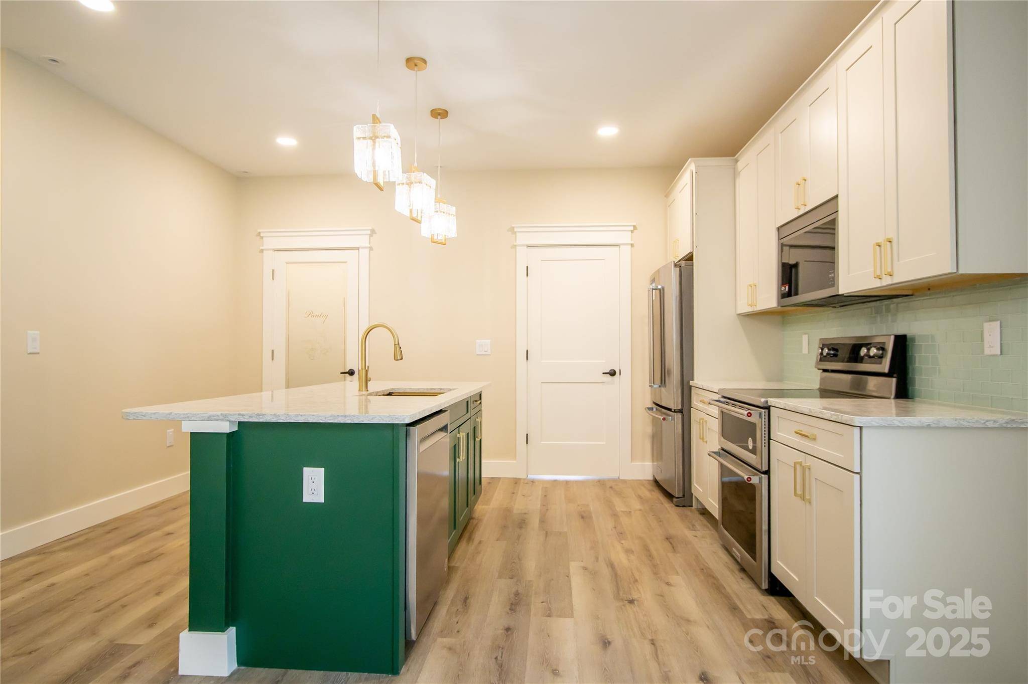 Hendersonville, NC 29349,774 Allen ST W