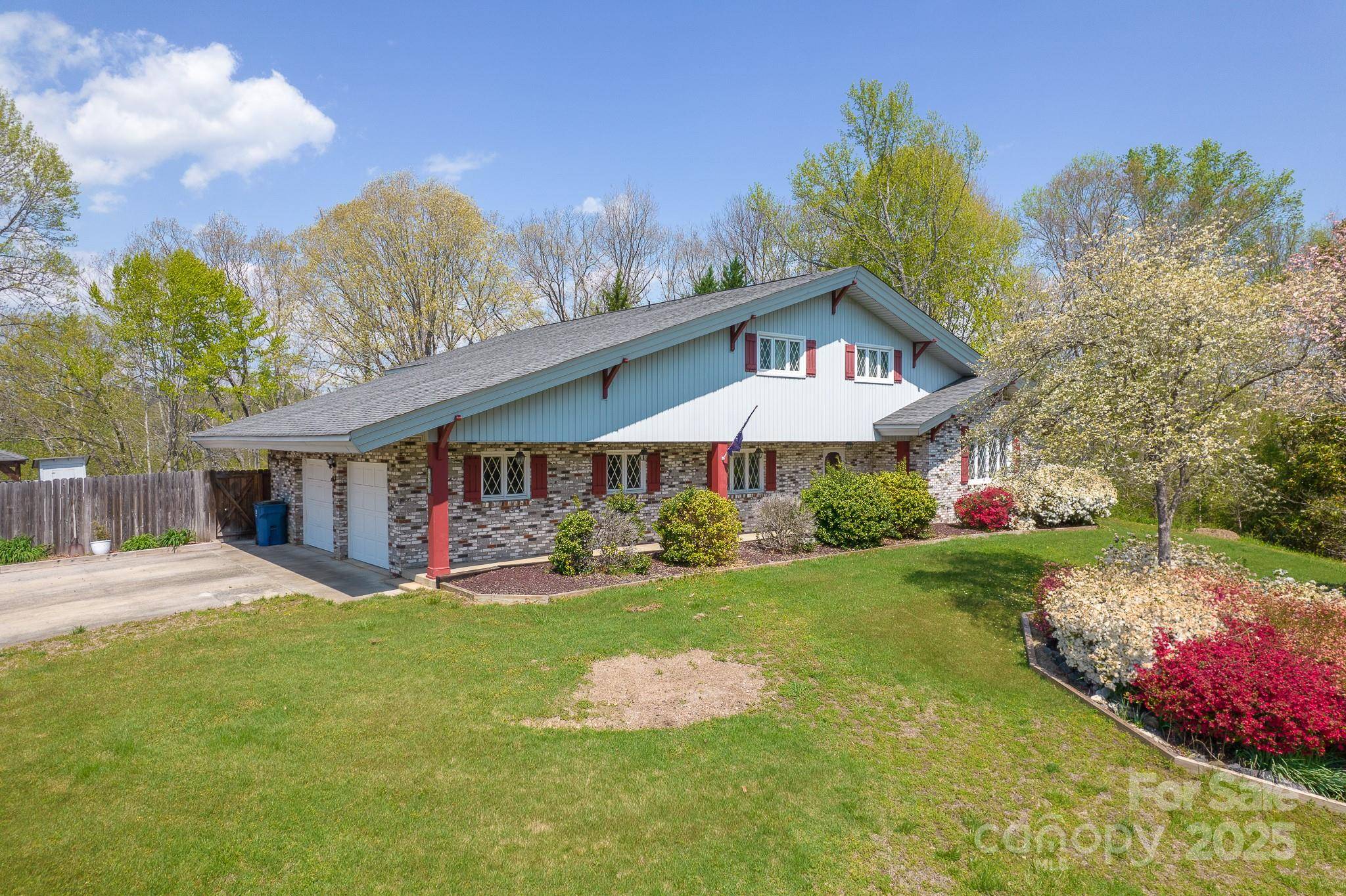 Lenoir, NC 28645,2466 Sweetbriar CIR