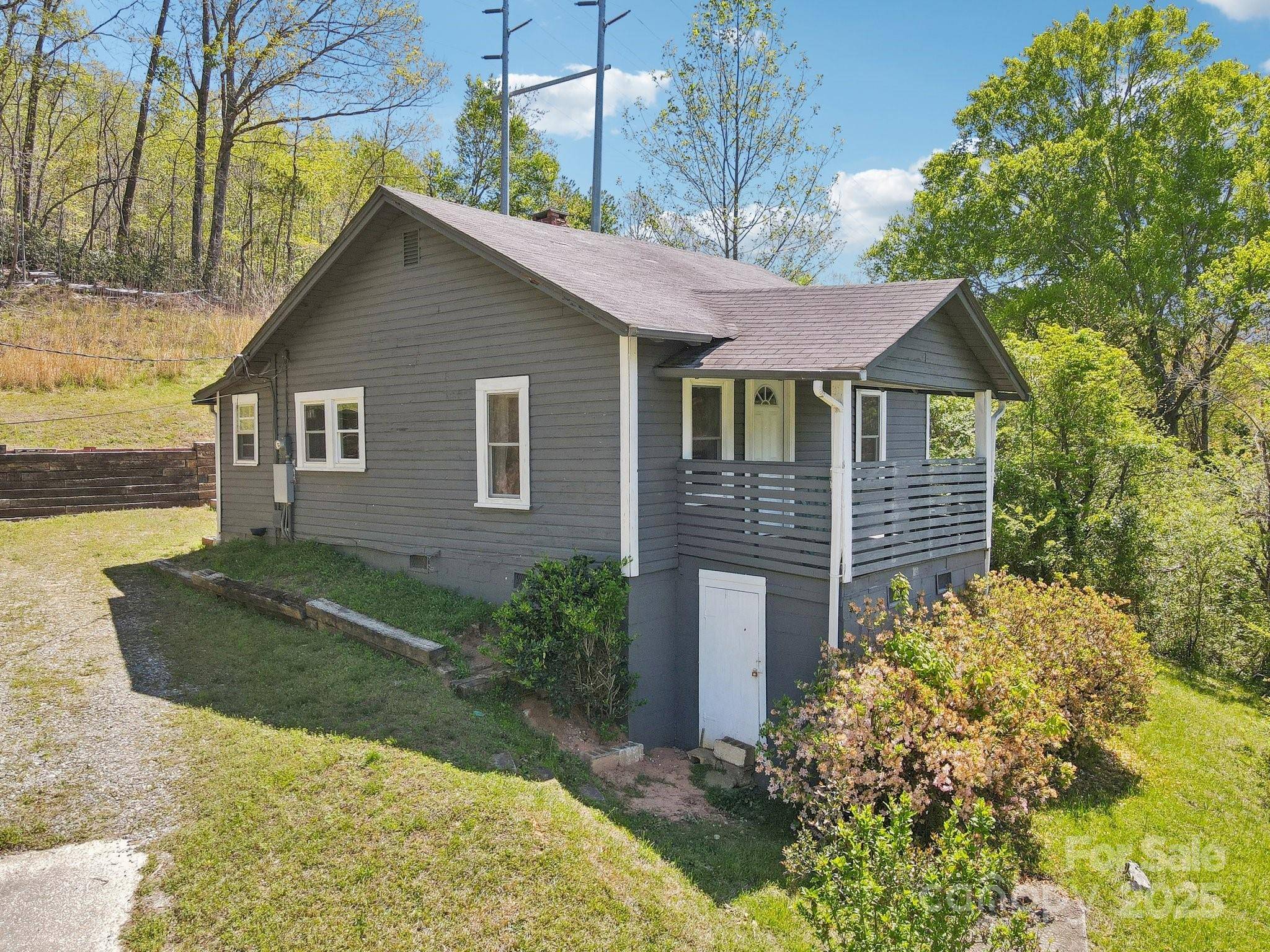 Tryon, NC 28782,953 E Howard ST