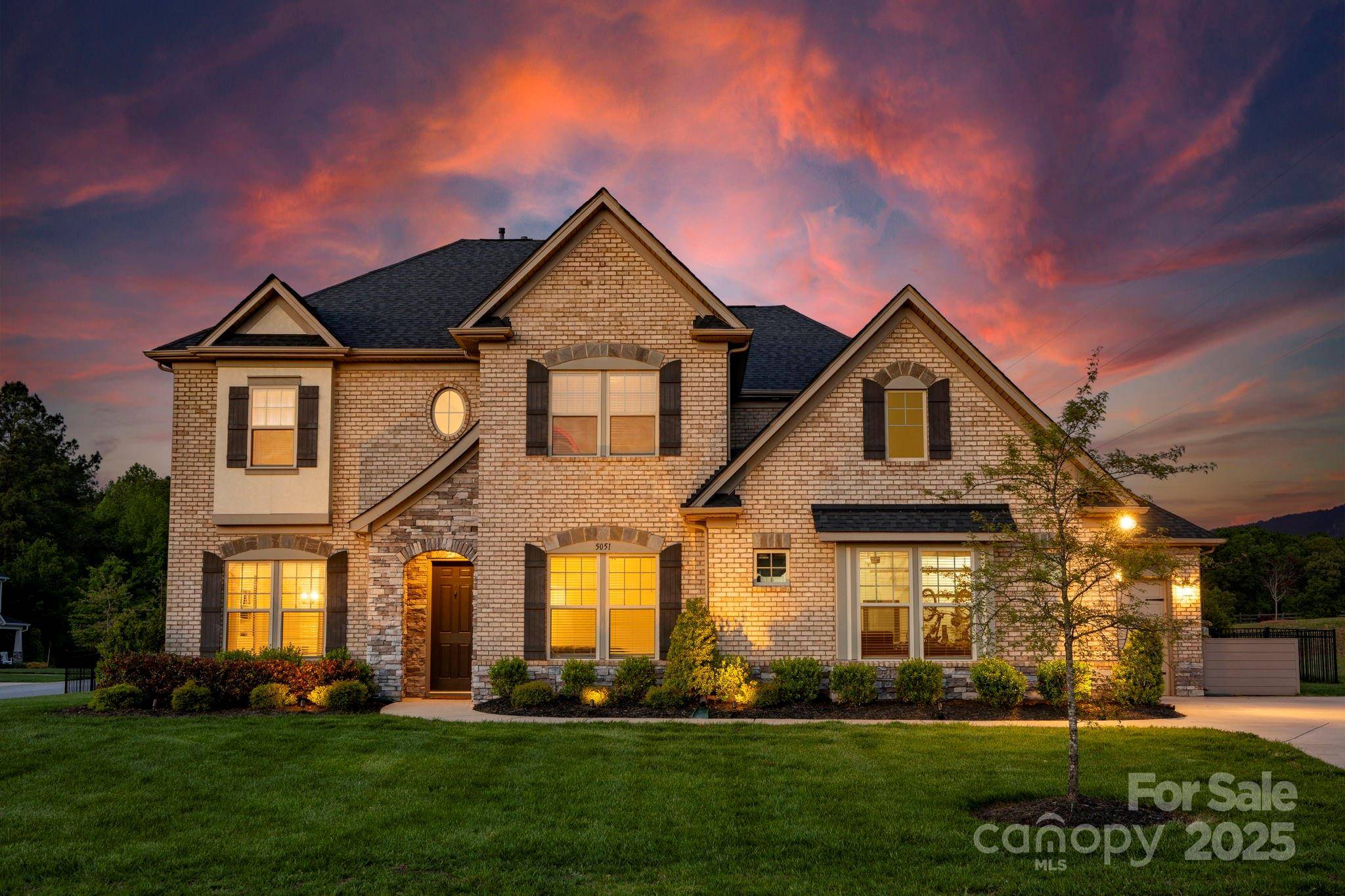 Matthews, NC 28104,5051 Hyannis CT