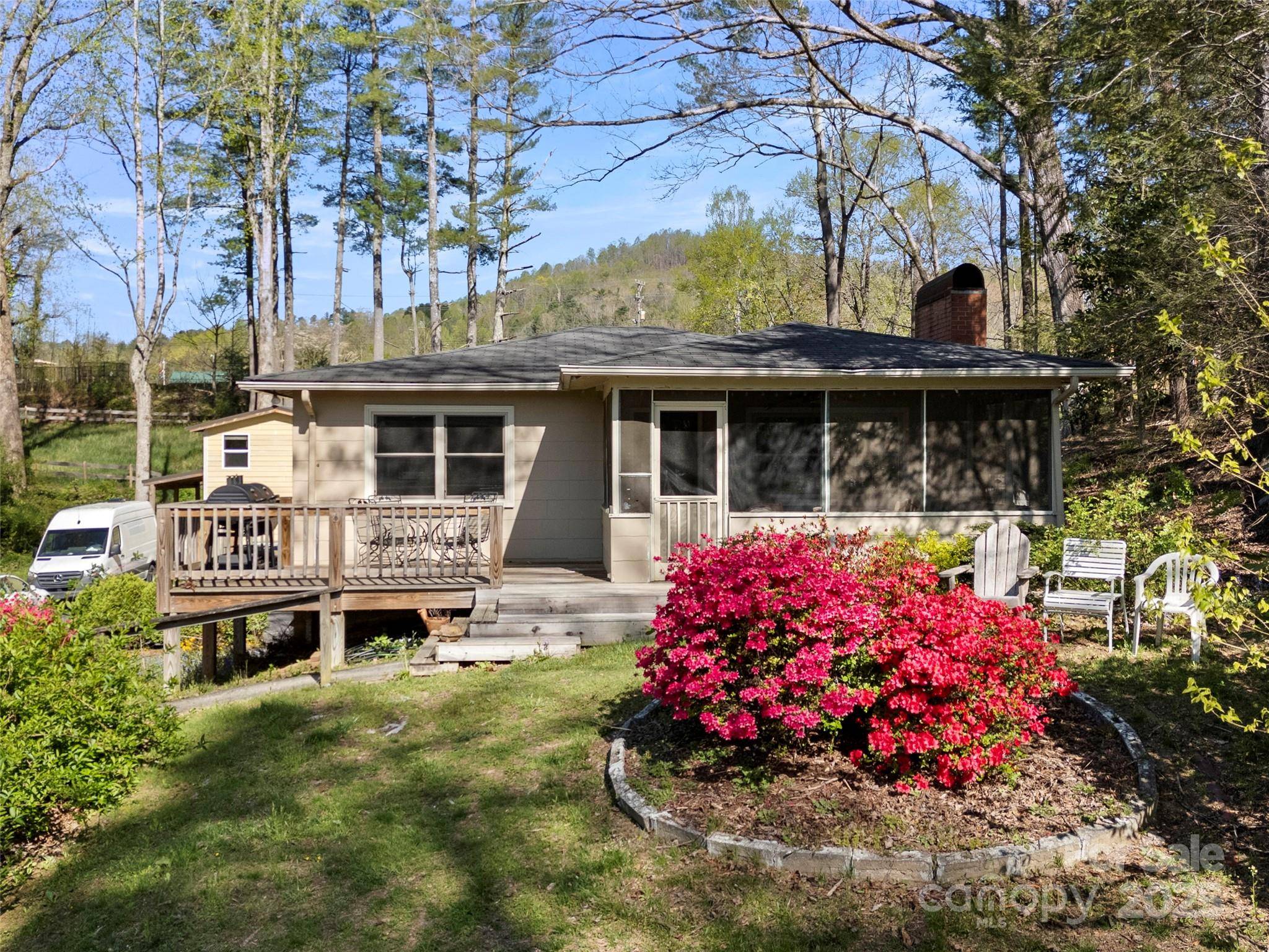 Zirconia, NC 28790,250 Mondamin RD
