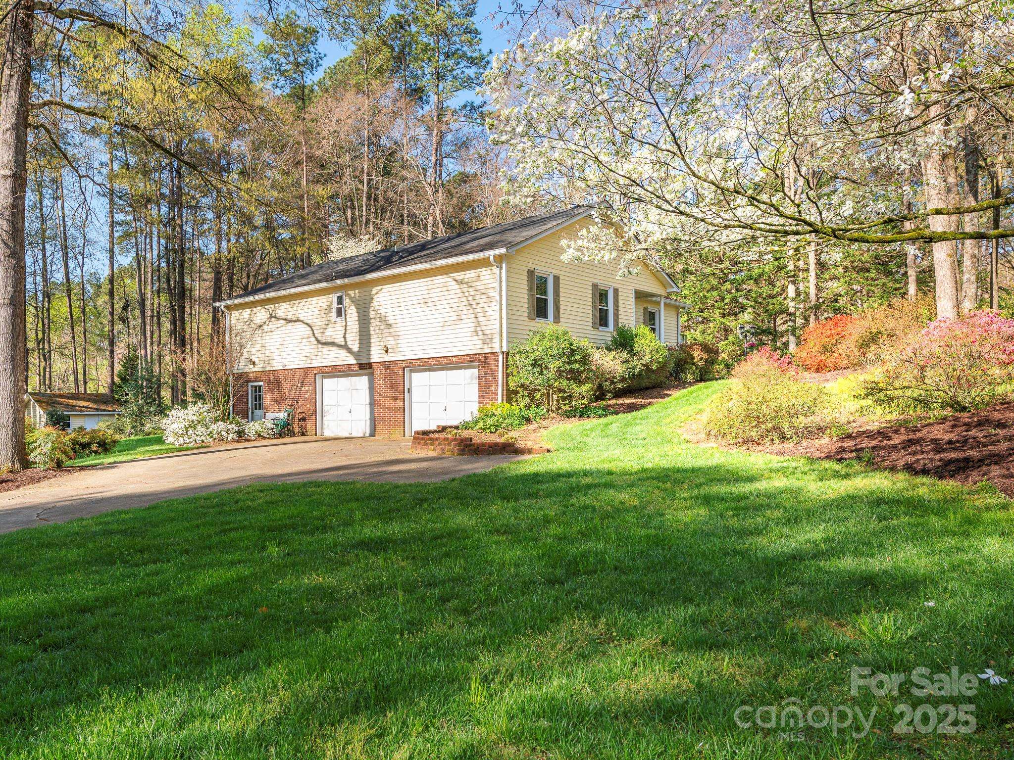 Concord, NC 28027,8801 Chinaberry LN