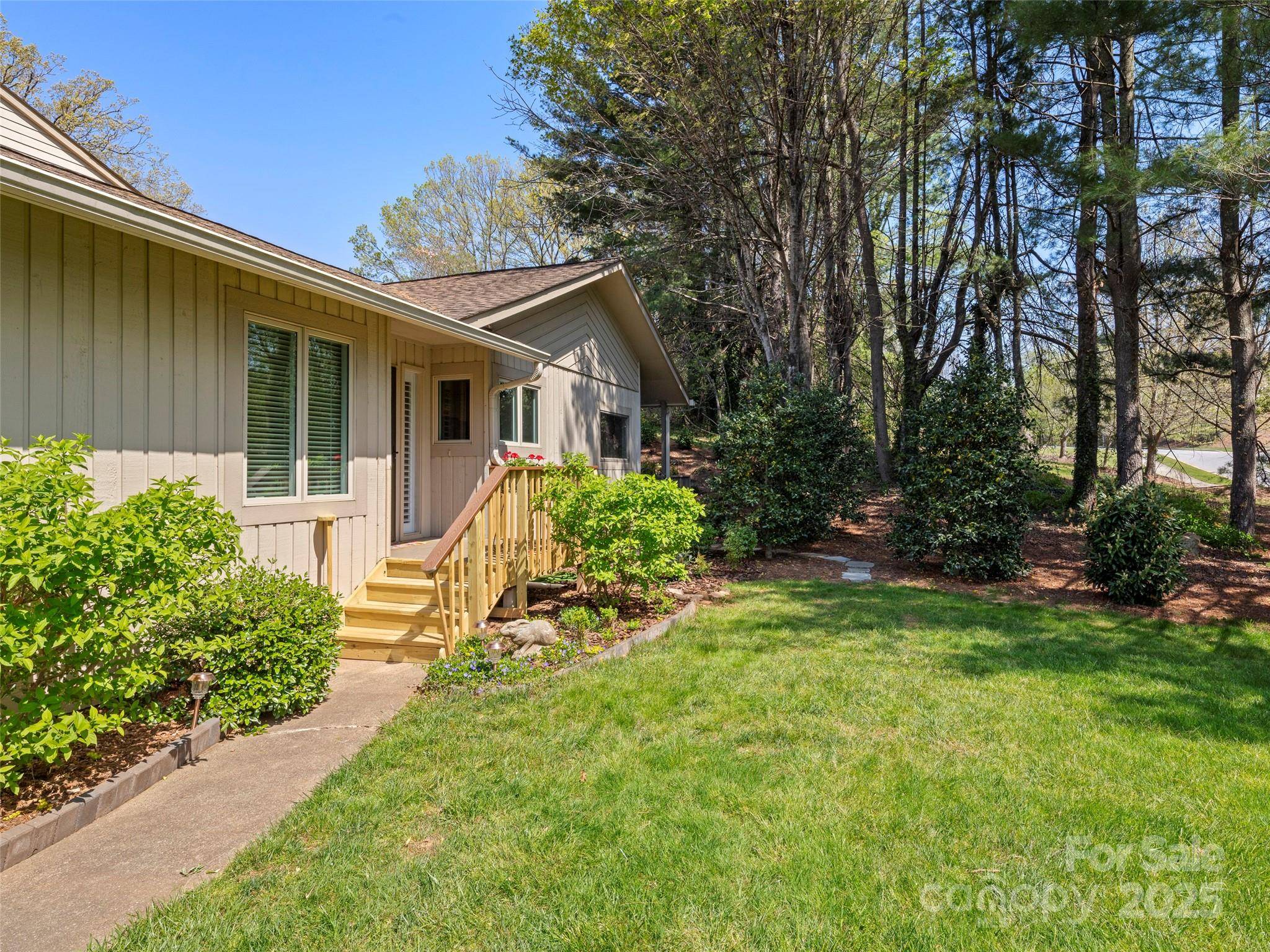Asheville, NC 28803,105 Deerlake DR