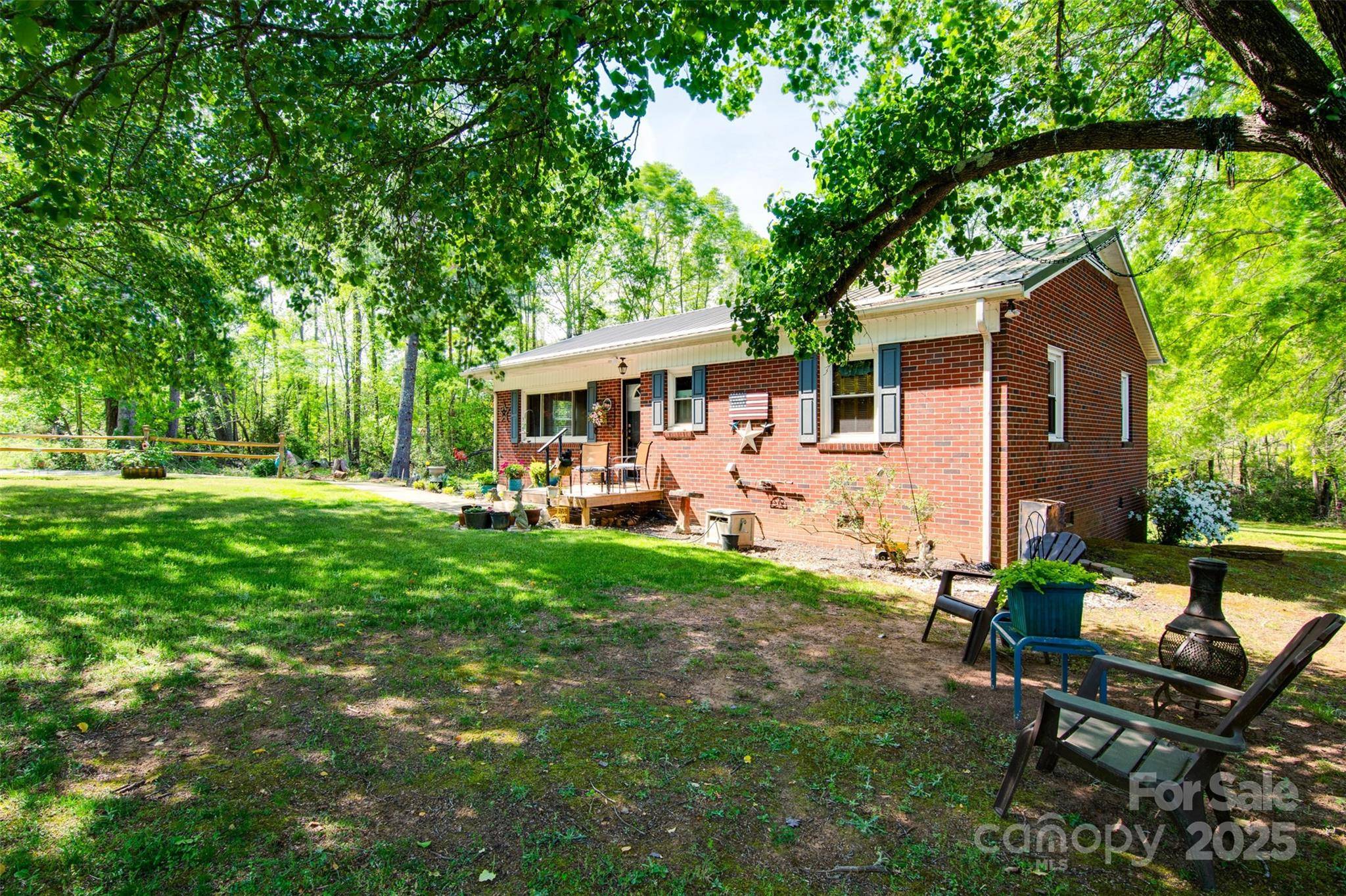 Mooresboro, NC 28114,372 Hendrick RD