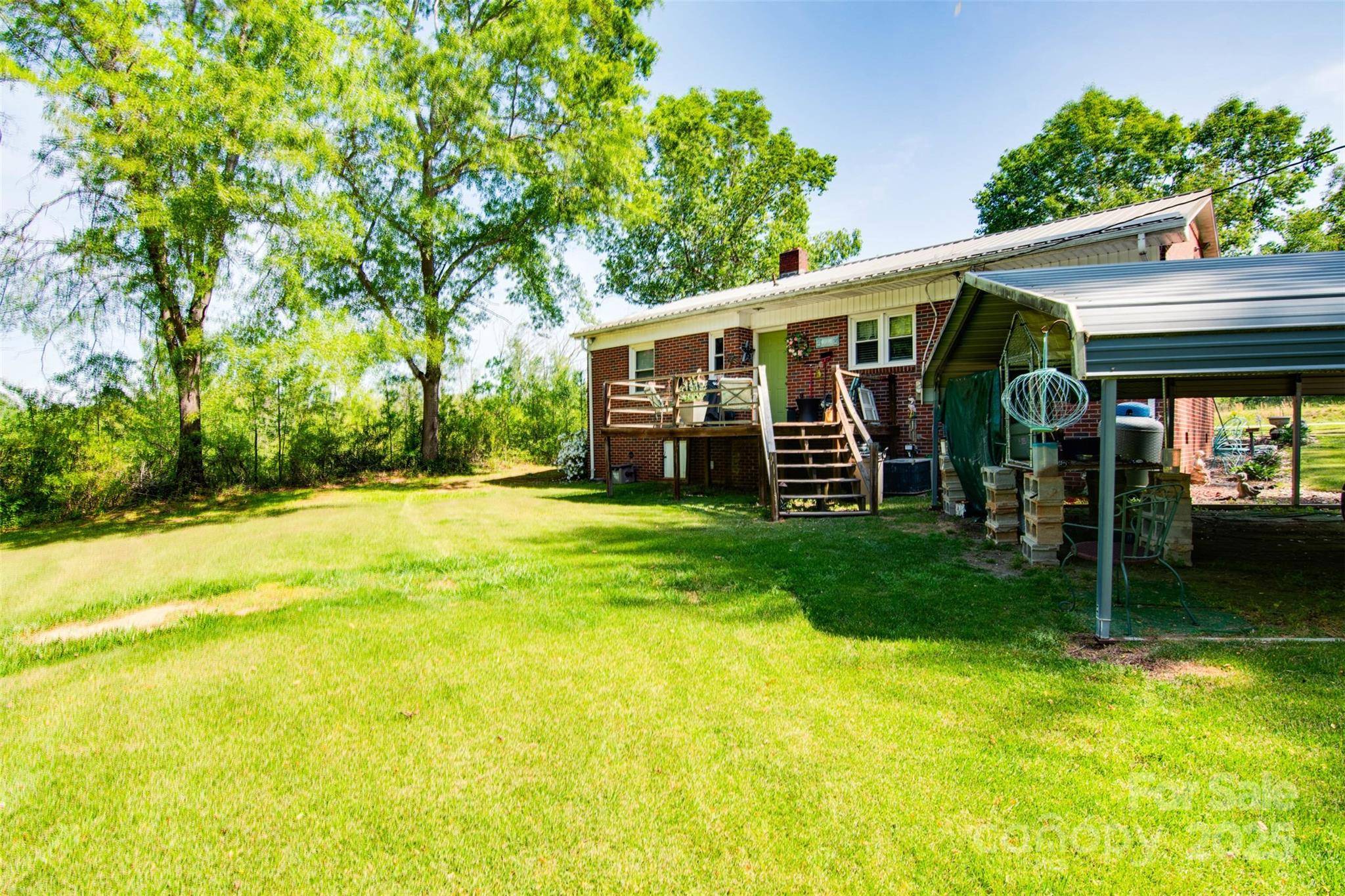 Mooresboro, NC 28114,372 Hendrick RD