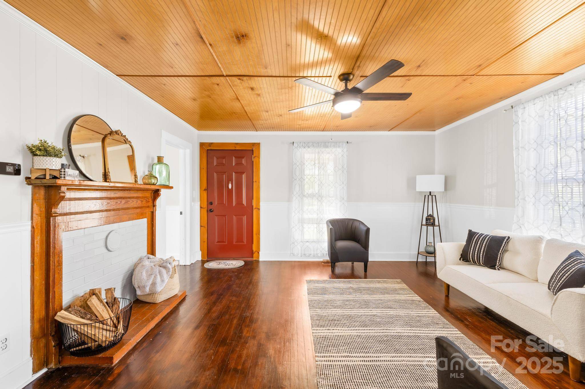 Dallas, NC 28034,406 S Gaston ST