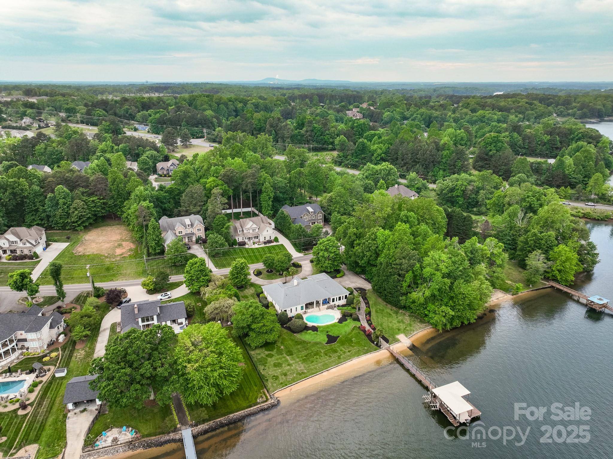 Mooresville, NC 28117,166 Wilson Lake RD