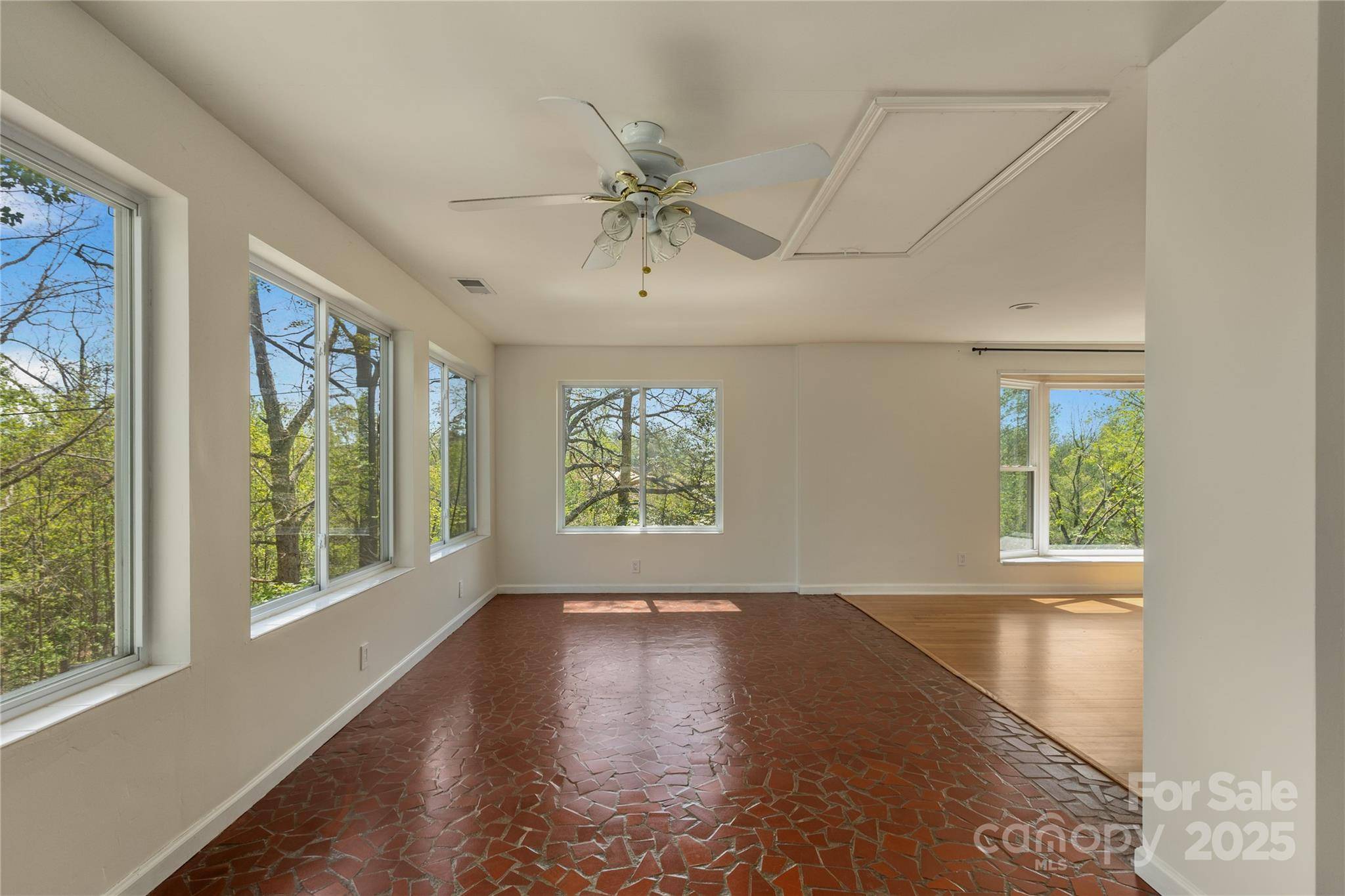 Asheville, NC 28806,147 W Oakview RD