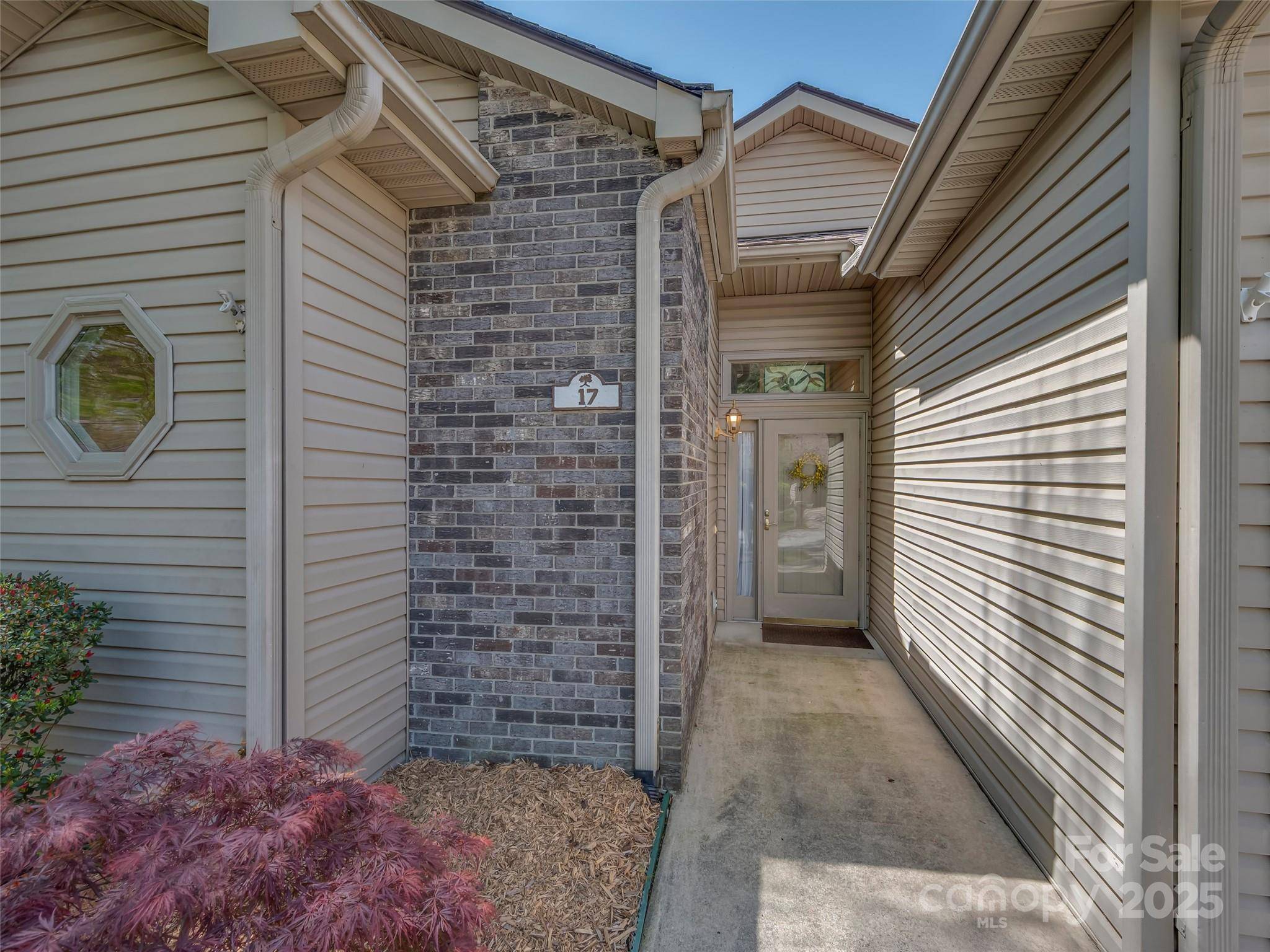 Hendersonville, NC 28739,17 Tisha LN