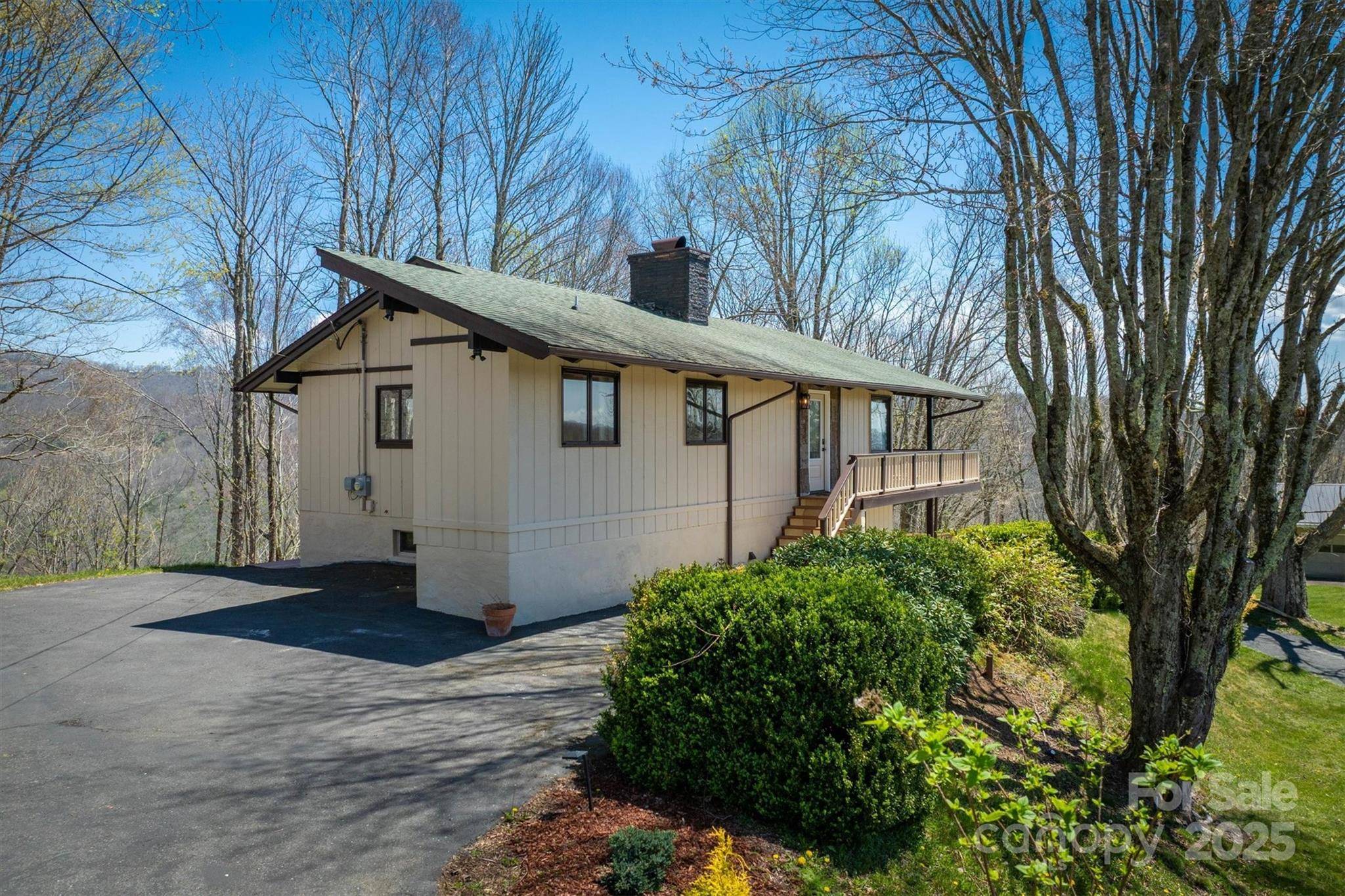 Newland, NC 28657,405 Strawberry LN
