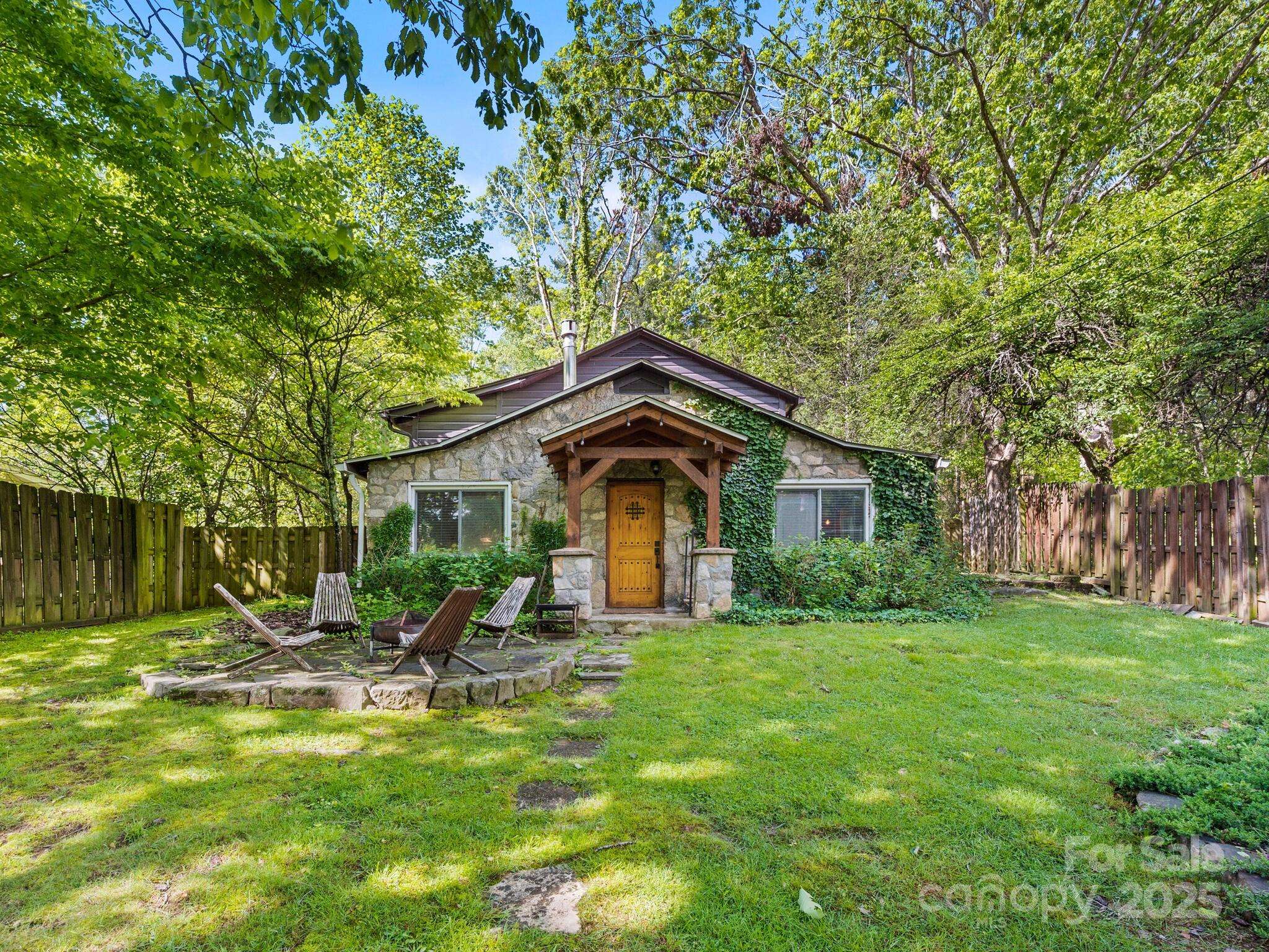 Black Mountain, NC 28711,24 Iroquois ST