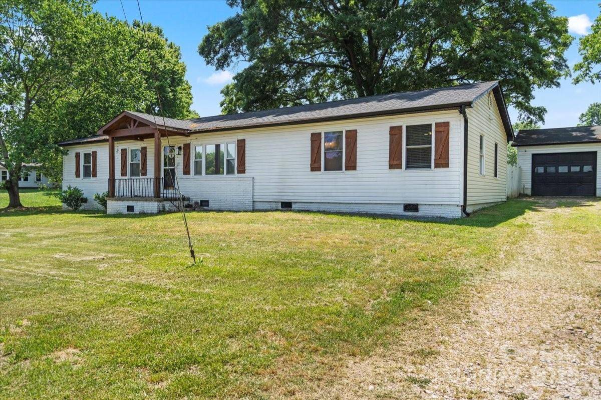 Kannapolis, NC 28081,135 Mcshag DR