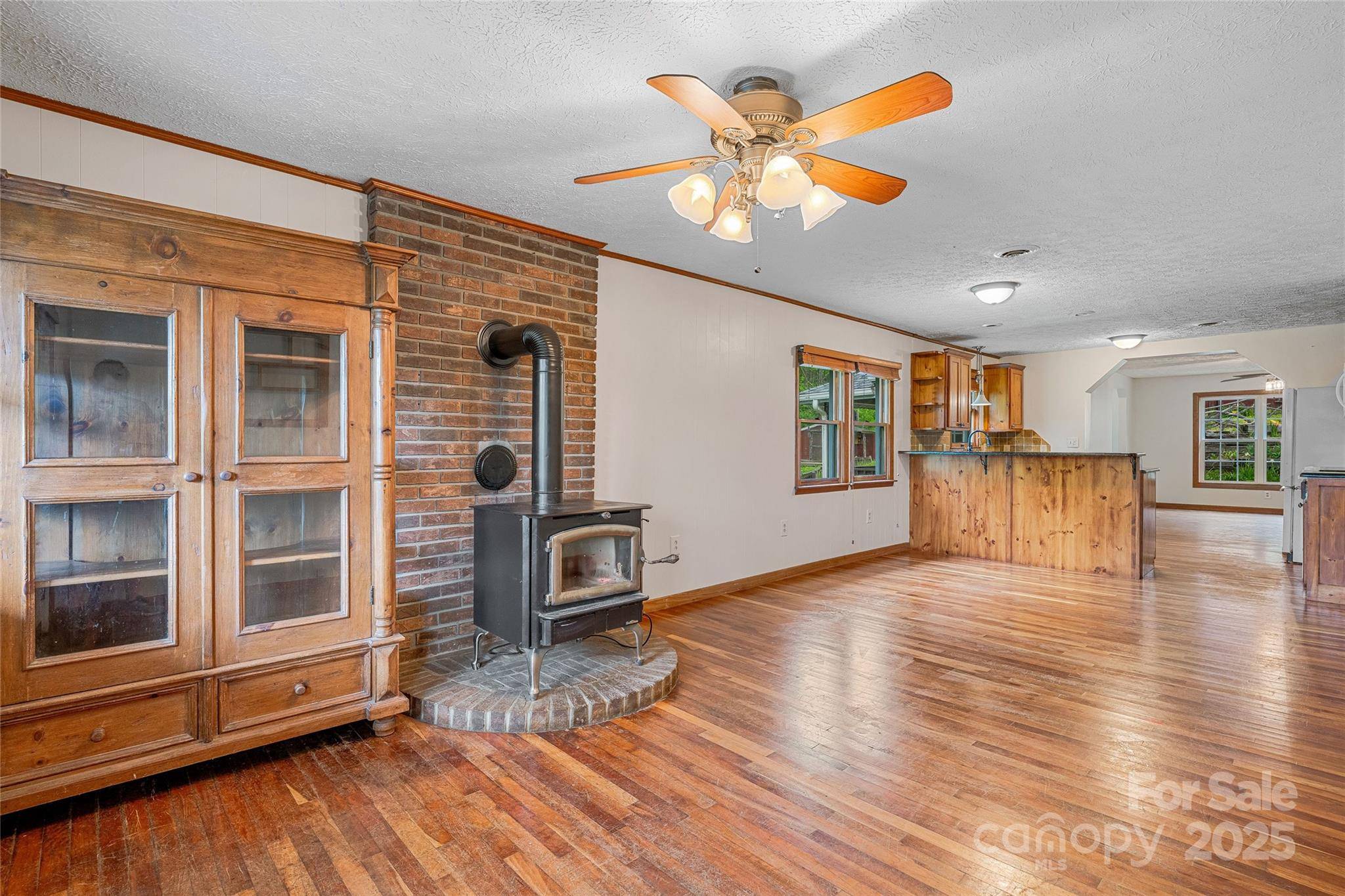 Burnsville, NC 28714,318 Sandy WAY